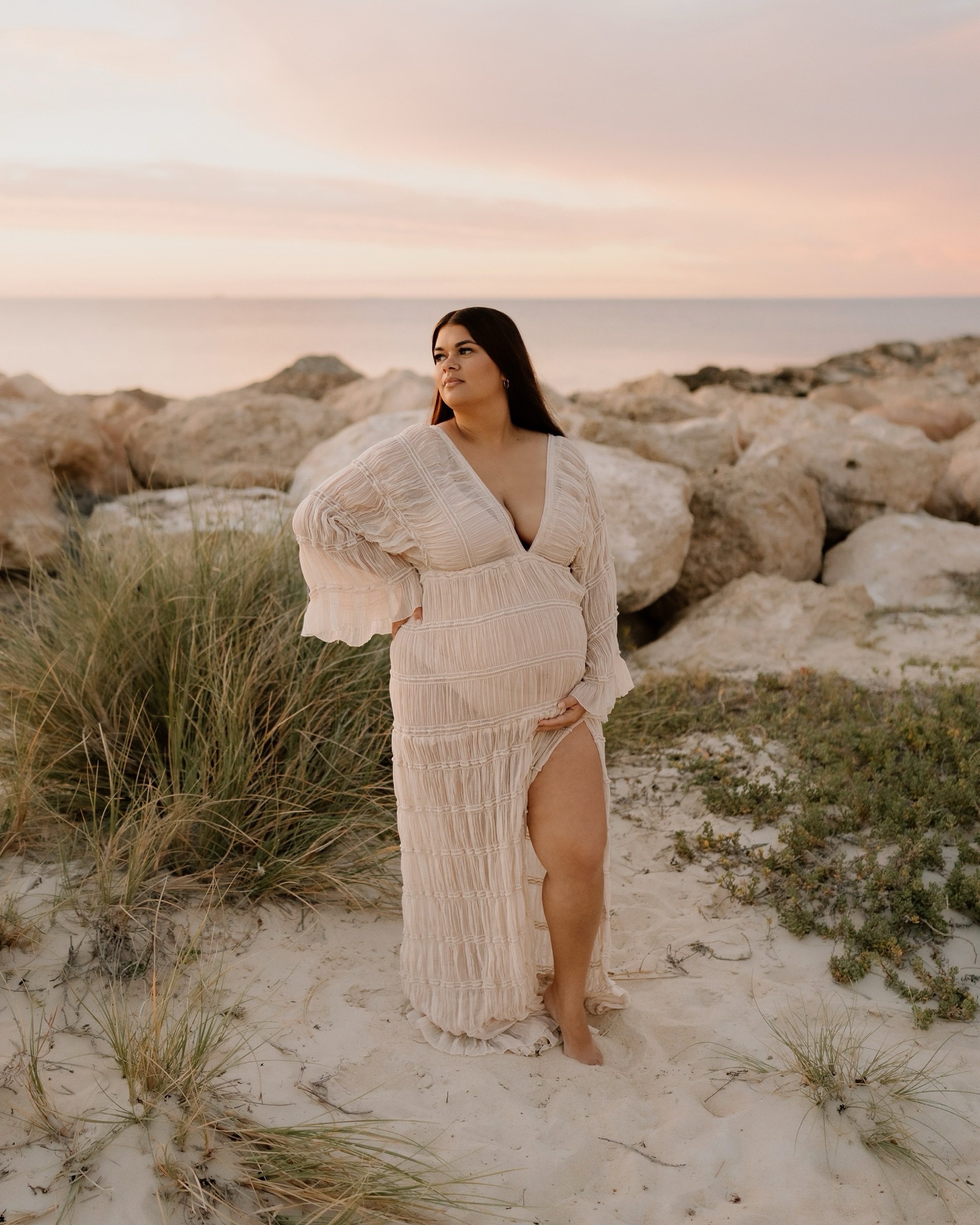 i&rsquo;ve always been a lover of maternity sessions, but it hits different to be readily experiencing everything at the same time as these mummas. 

my final mat session before leave was with hayley, and i had a solid few moments while editing these