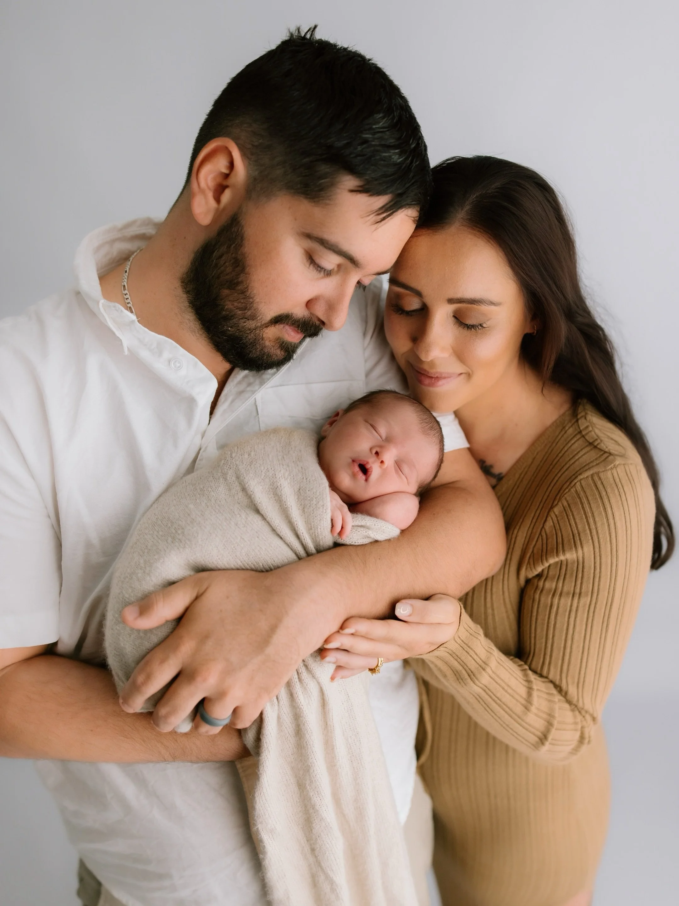 your first ever pics as a family over absolutely anything else 🤍
.
.
.
#newborn #newbornphotography #newbornphotoshoot #geraldtonphotographer #photography