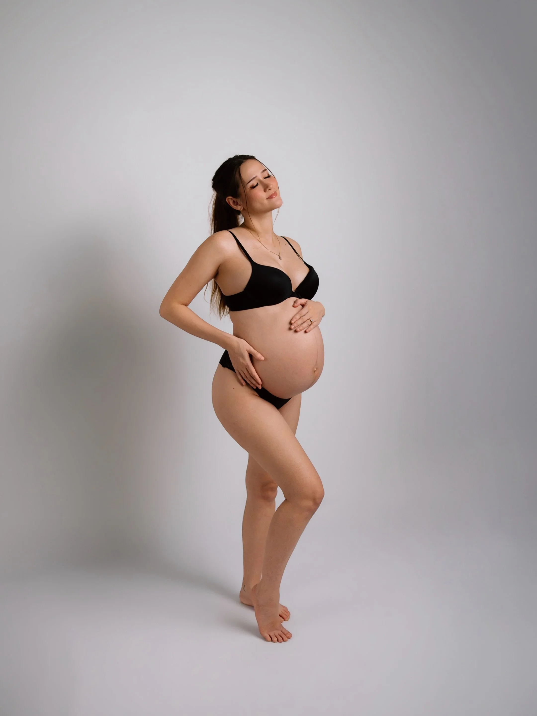 and finally the photographer takes her own portraits (well, my husband did &mdash; with much direction 🤣)

something i&rsquo;m so excited for other than bub&rsquo;s arrival is opening up maternity sessions in the studio once i&rsquo;m back from mat 
