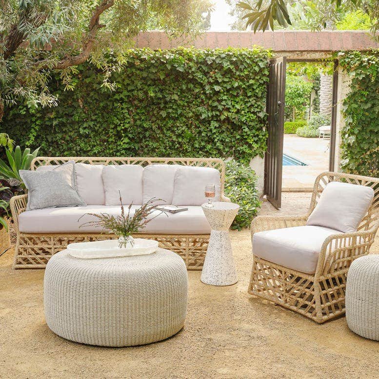 Designing timeless and elegance in this Malindi Set using soft color and texture!🤩 @madegoods #outdoorliving #liveoutside #chenal #diningoutside #outdoorspace #littlerock #backyard #shoplocal