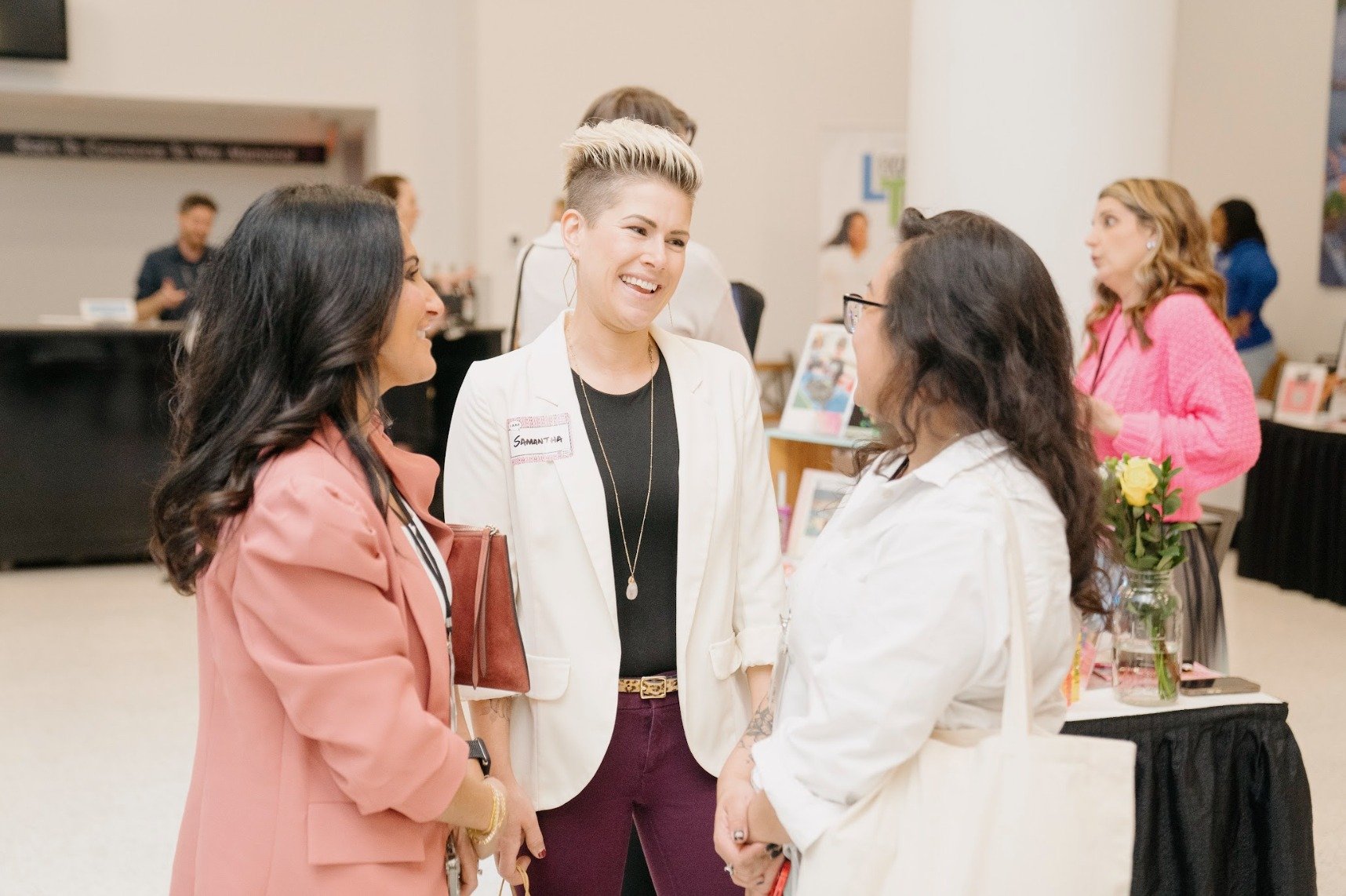 Women in business, take note of this new Chamber member! 

@cnywomensnetwork is designed to serve and inspire women in CNY while promoting and amplifying CNY's small business economy. They believe in the power of women coming together to connect, gro