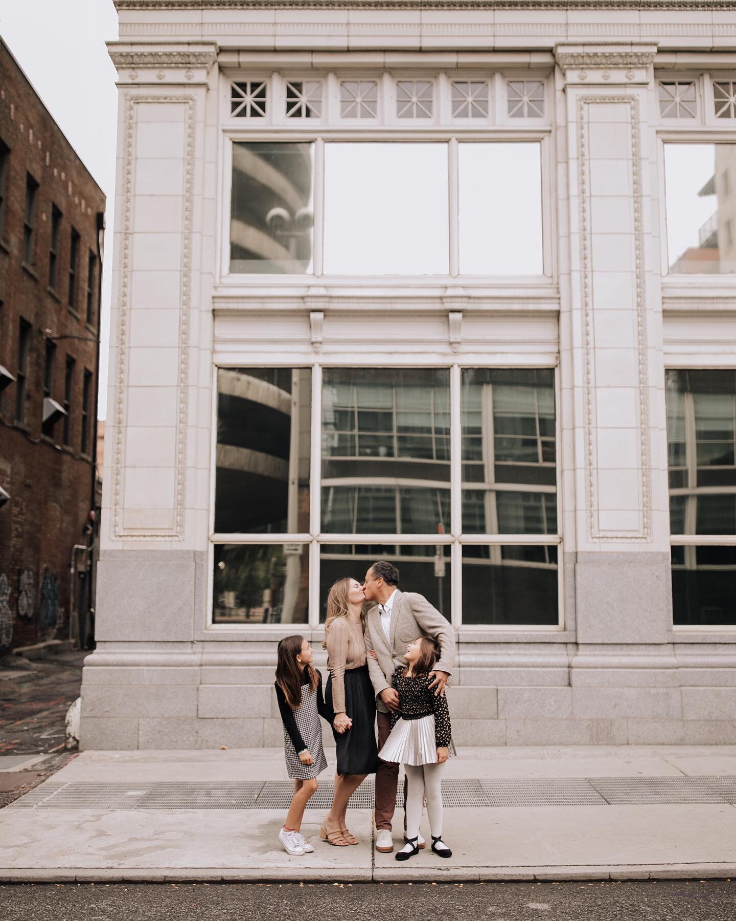 More family sessions in the city please! 🤩

#cityphotography #familyphotos #cityfamilyphotos #boisephotographer #boisefamilyphotographer #idahophotographer #treasurevallery #carriefriesenphotography