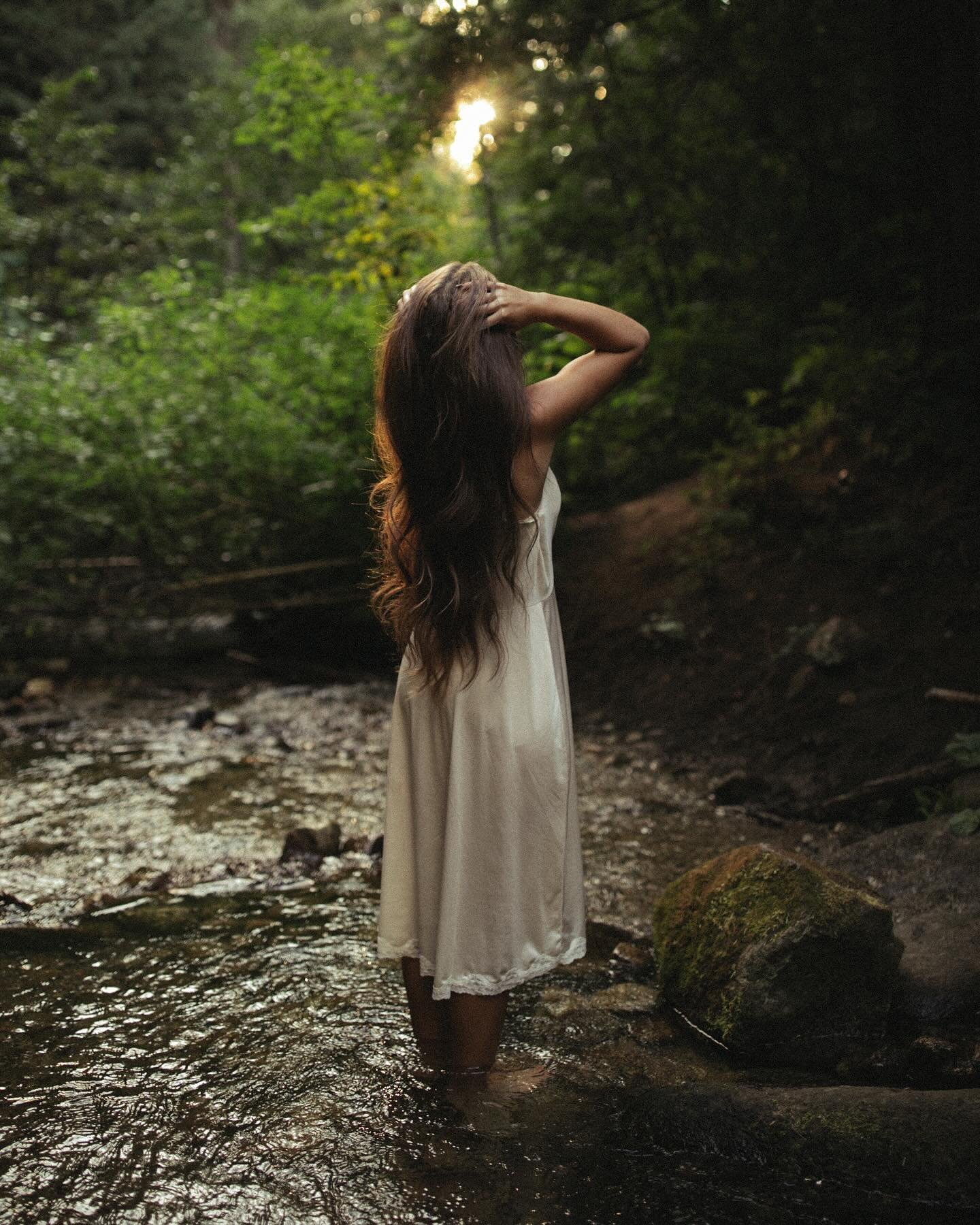Just a reminder that senior photos can be anything you want them to be! I&rsquo;m so in love with these beautiful photos of my gorgeous niece 🥰 

#boisephotographer #seniorgirl #boisefamilyphotographer #treasurevalleyphotographer #carriefriesenphoto