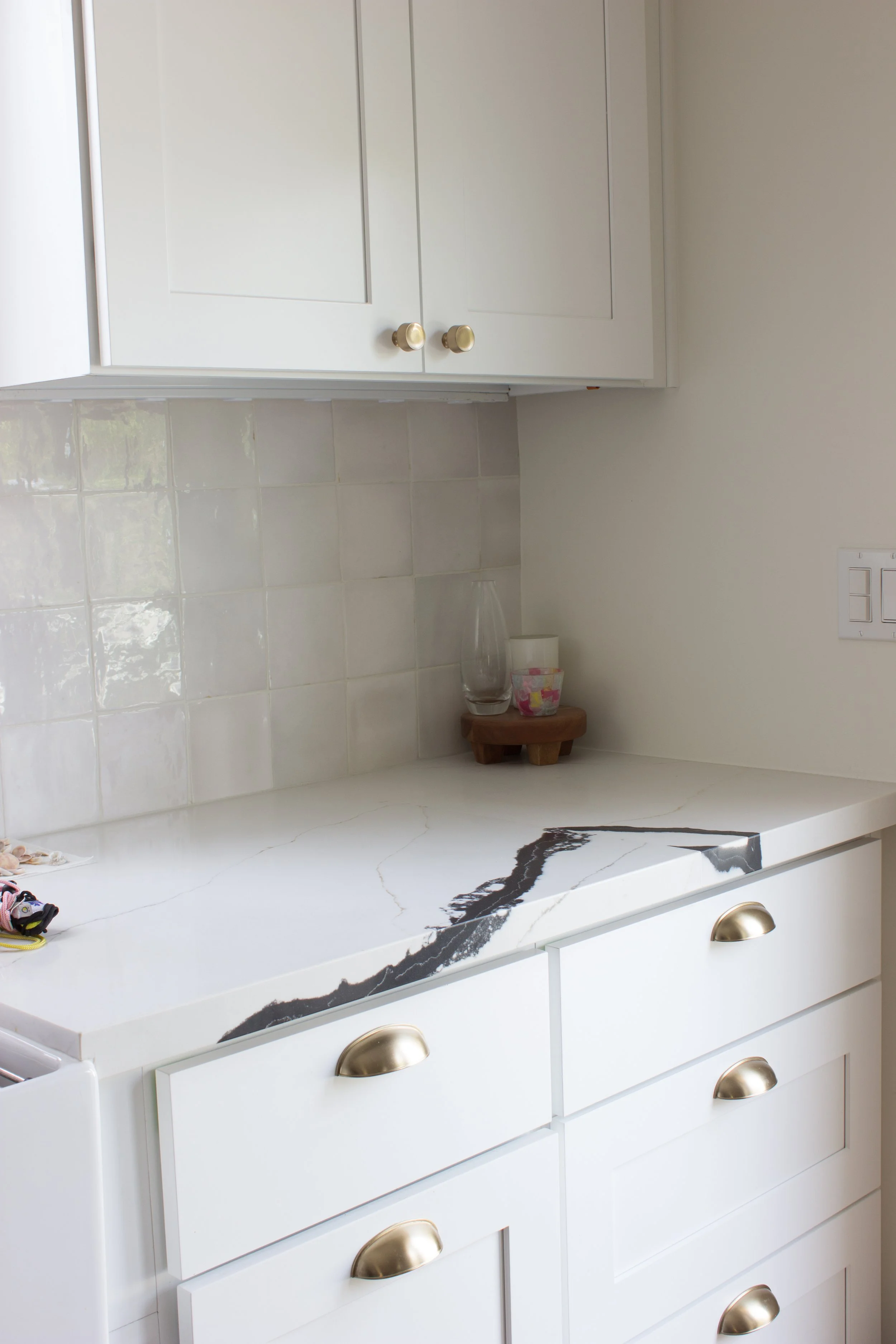 Kitchen drawers and cabinets