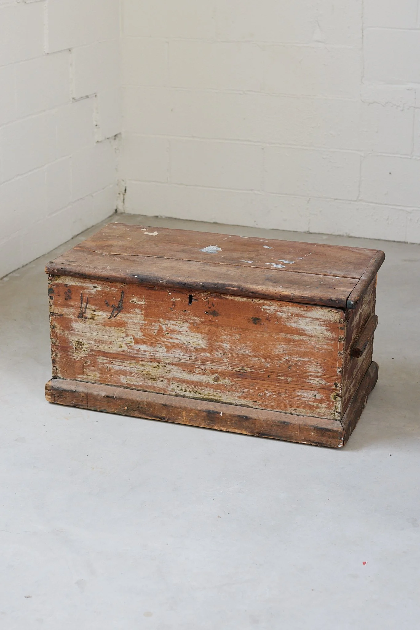 lg wood storage chest detail.jpg