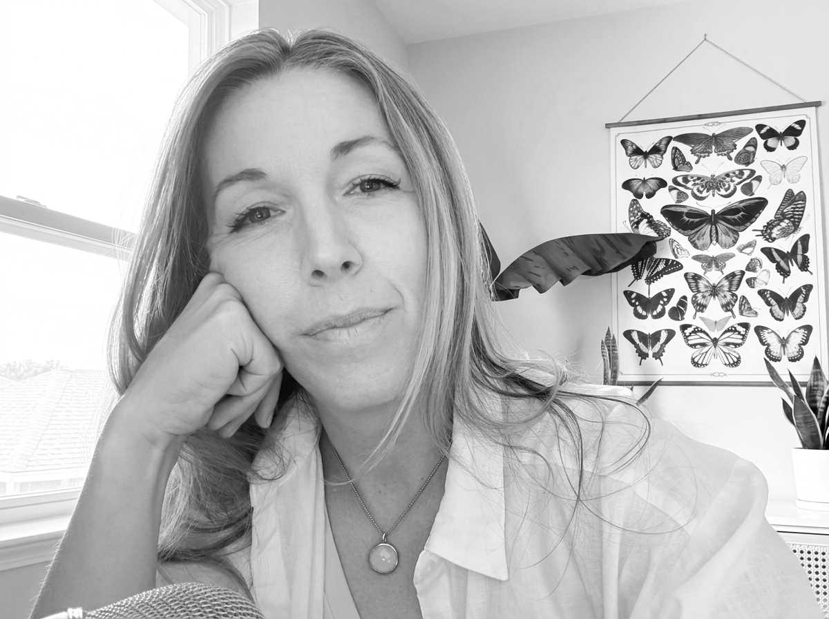 Jacqueline Fisch podcast host sitting with a mic
