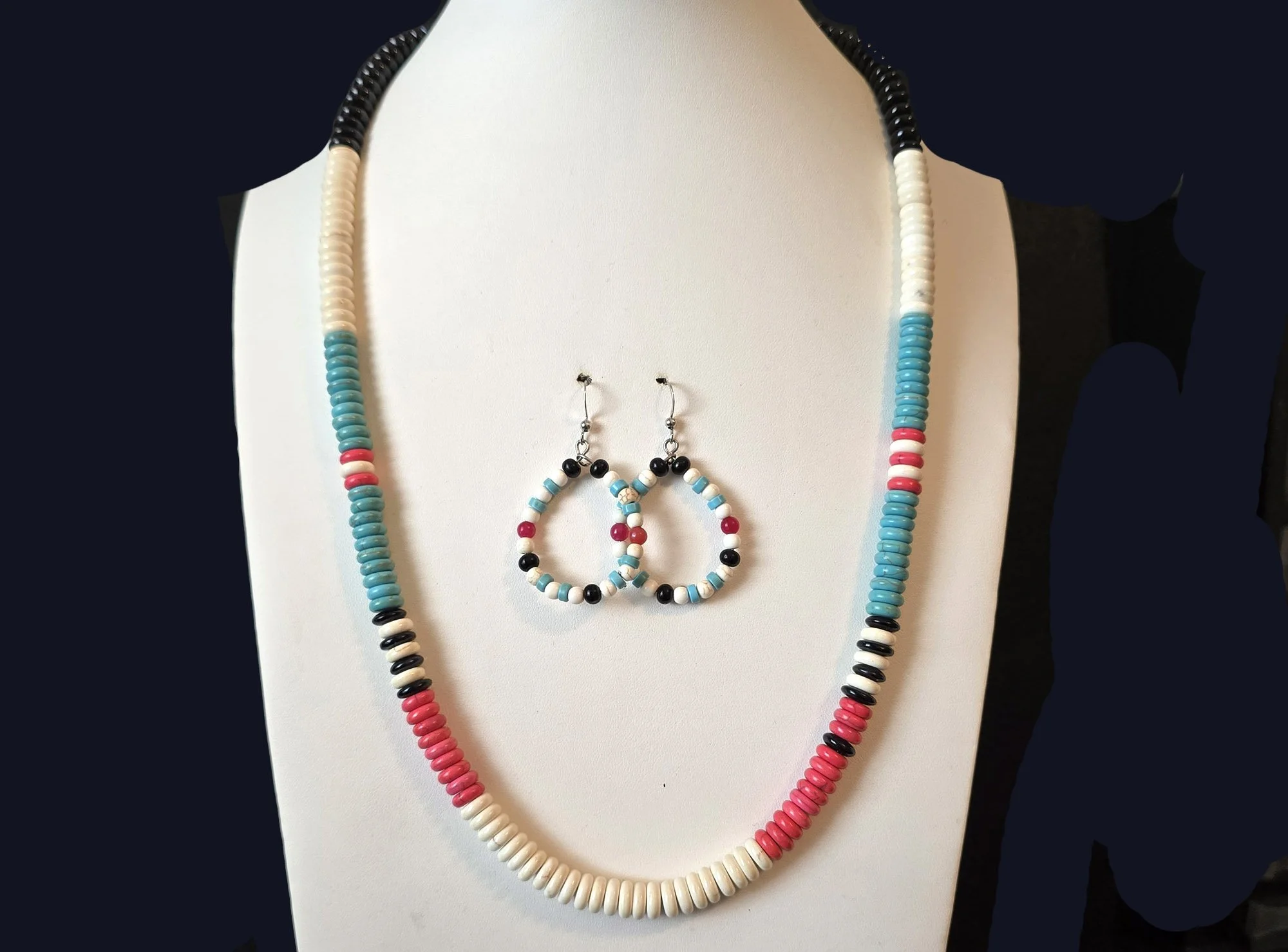 #746 Turquoise Magnesite and Howlite Rondelle Patterned Necklace