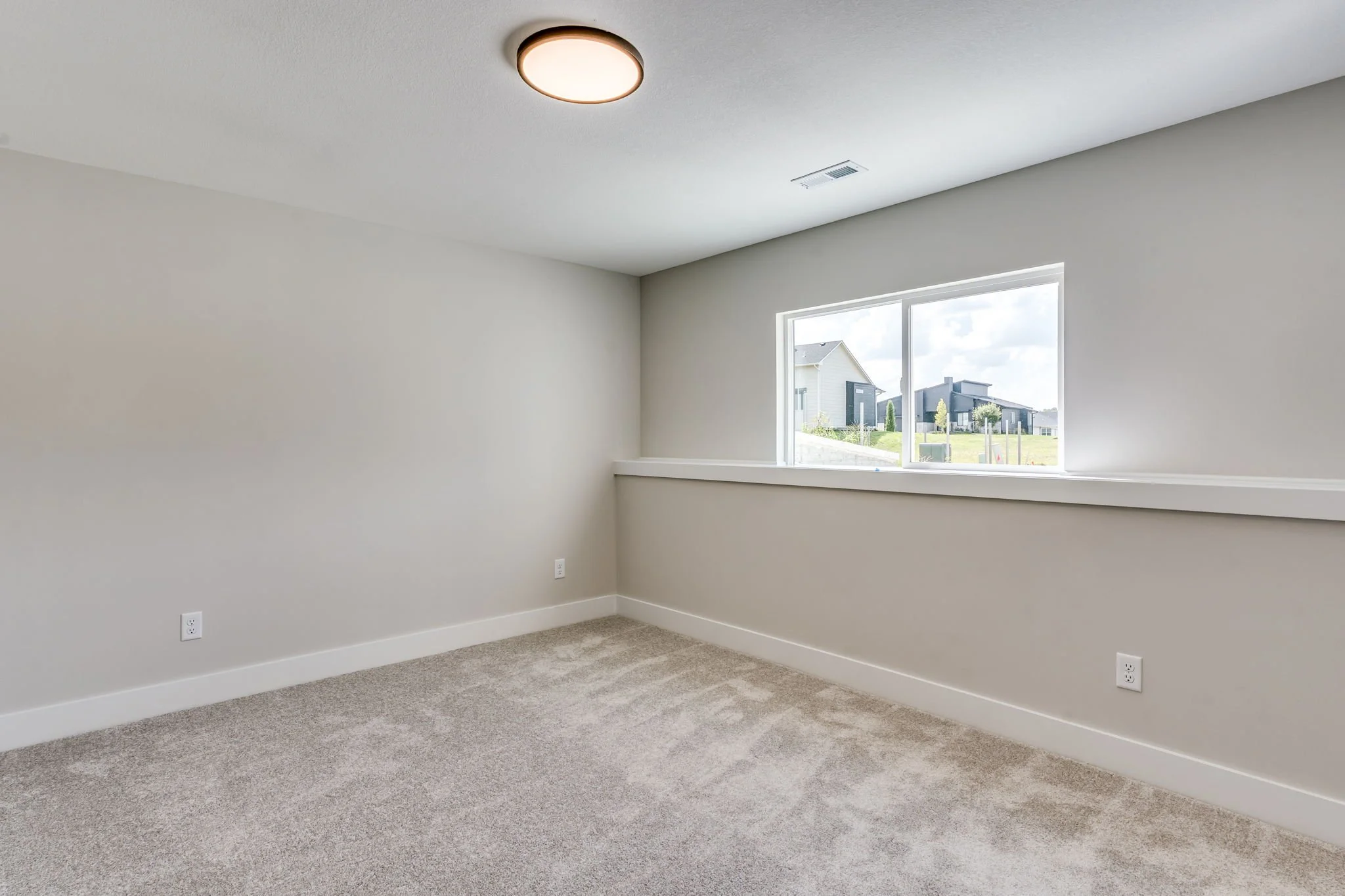 40-web-or-mls-176 S Wellcrest Ct-42.jpg