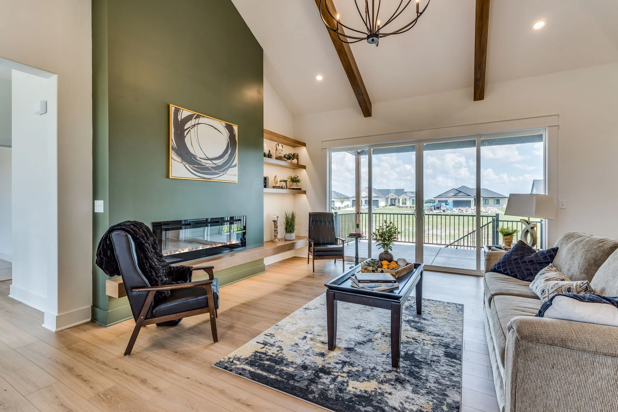 6-web-or-mls-210 S Wellcrest Ct-06.jpg
