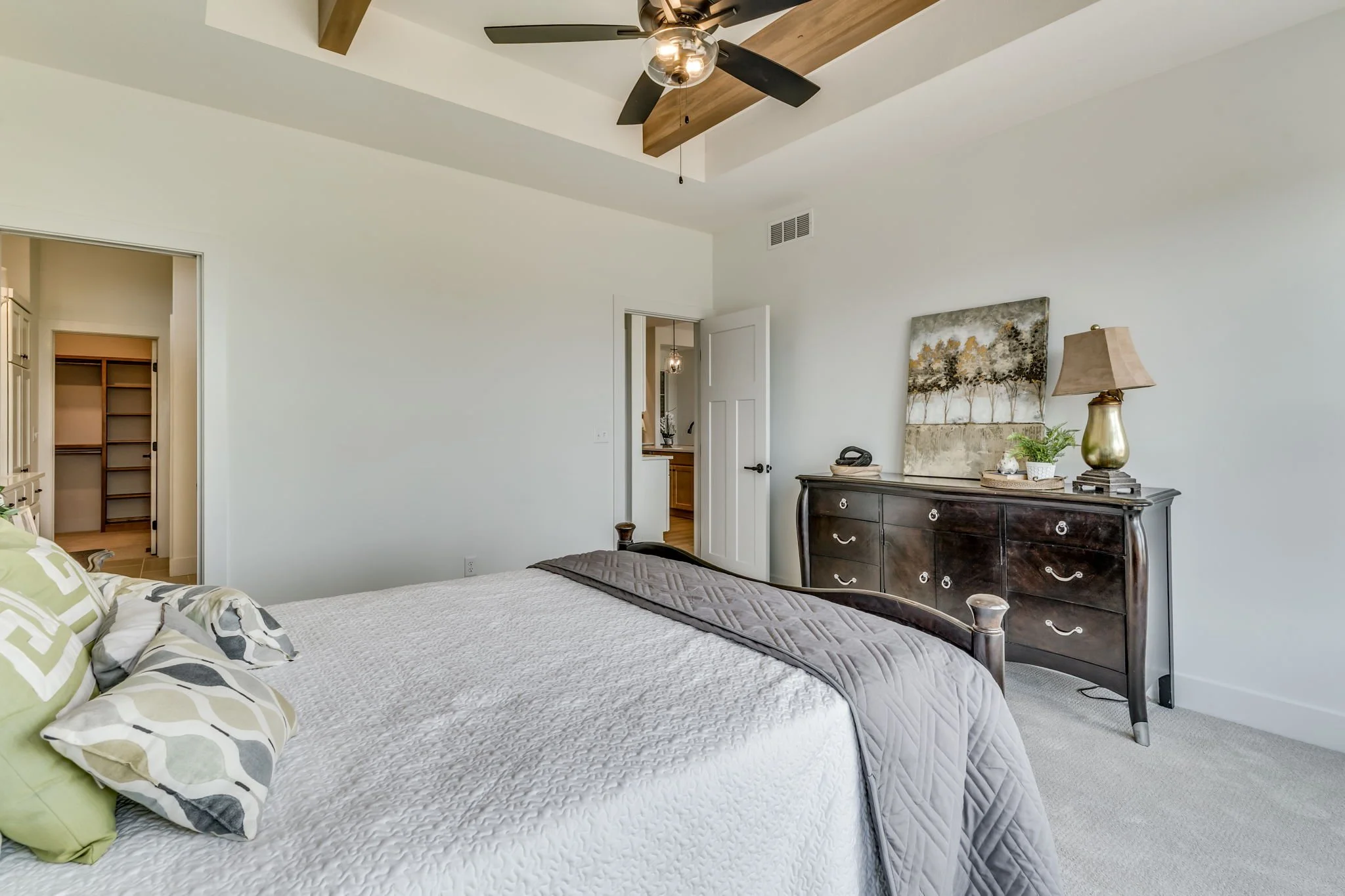 25-web-or-mls-210 S Wellcrest Ct-25.jpg