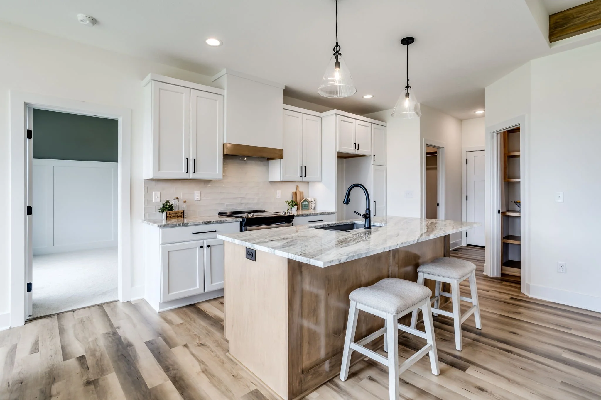 7-web-or-mls-3347 S Linden Ct-07.jpg