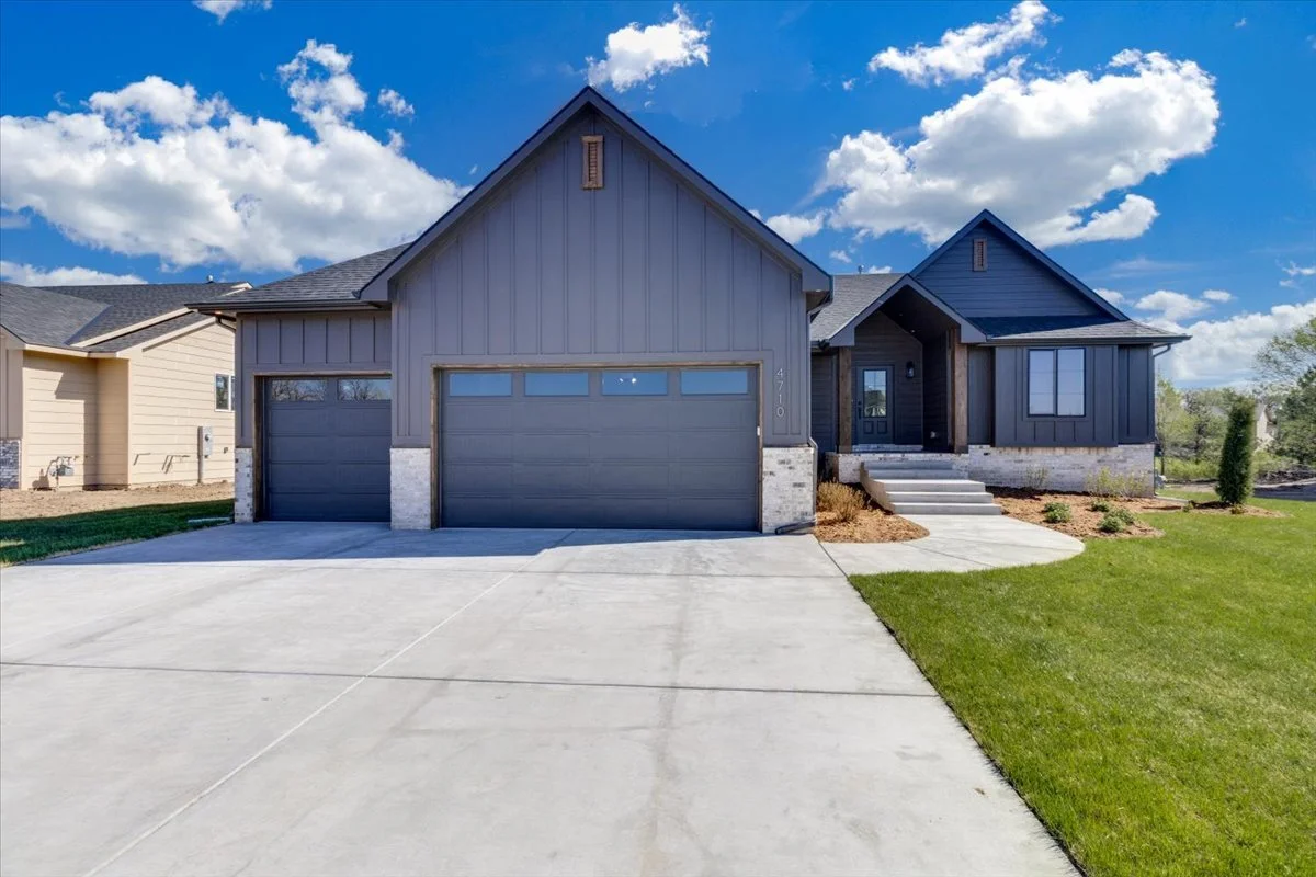 01-4710 N Saker Cir-01.jpg