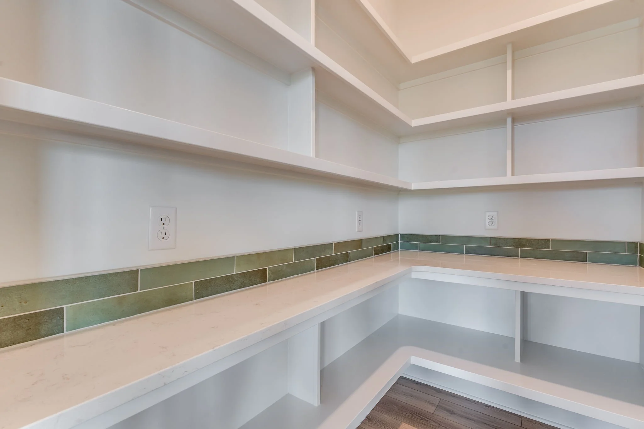 30-web-or-mls-210 S Wellcrest Ct-30.jpg