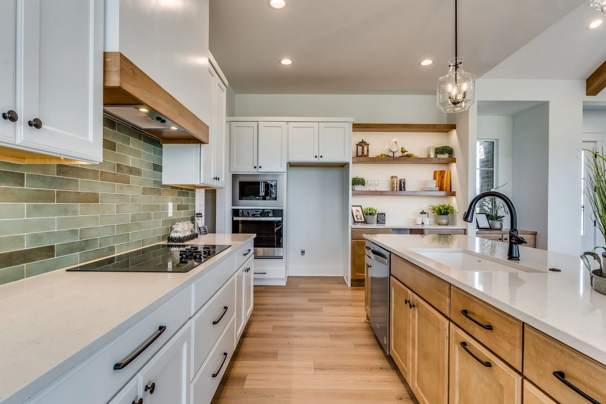 14-web-or-mls-210 S Wellcrest Ct-14.jpg
