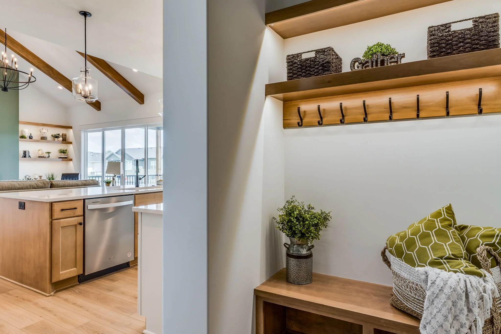 21-web-or-mls-210 S Wellcrest Ct-21.jpg