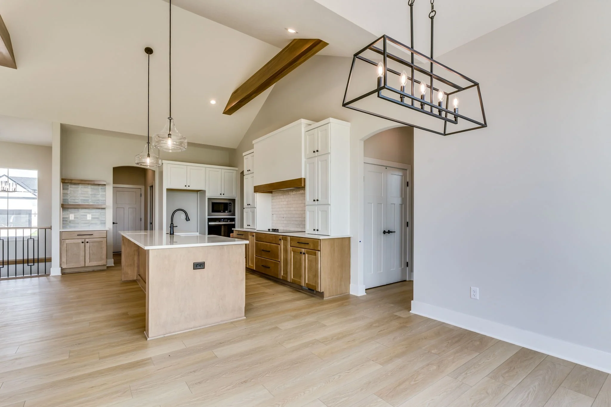 12-web-or-mls-176 S Wellcrest Ct-14.jpg