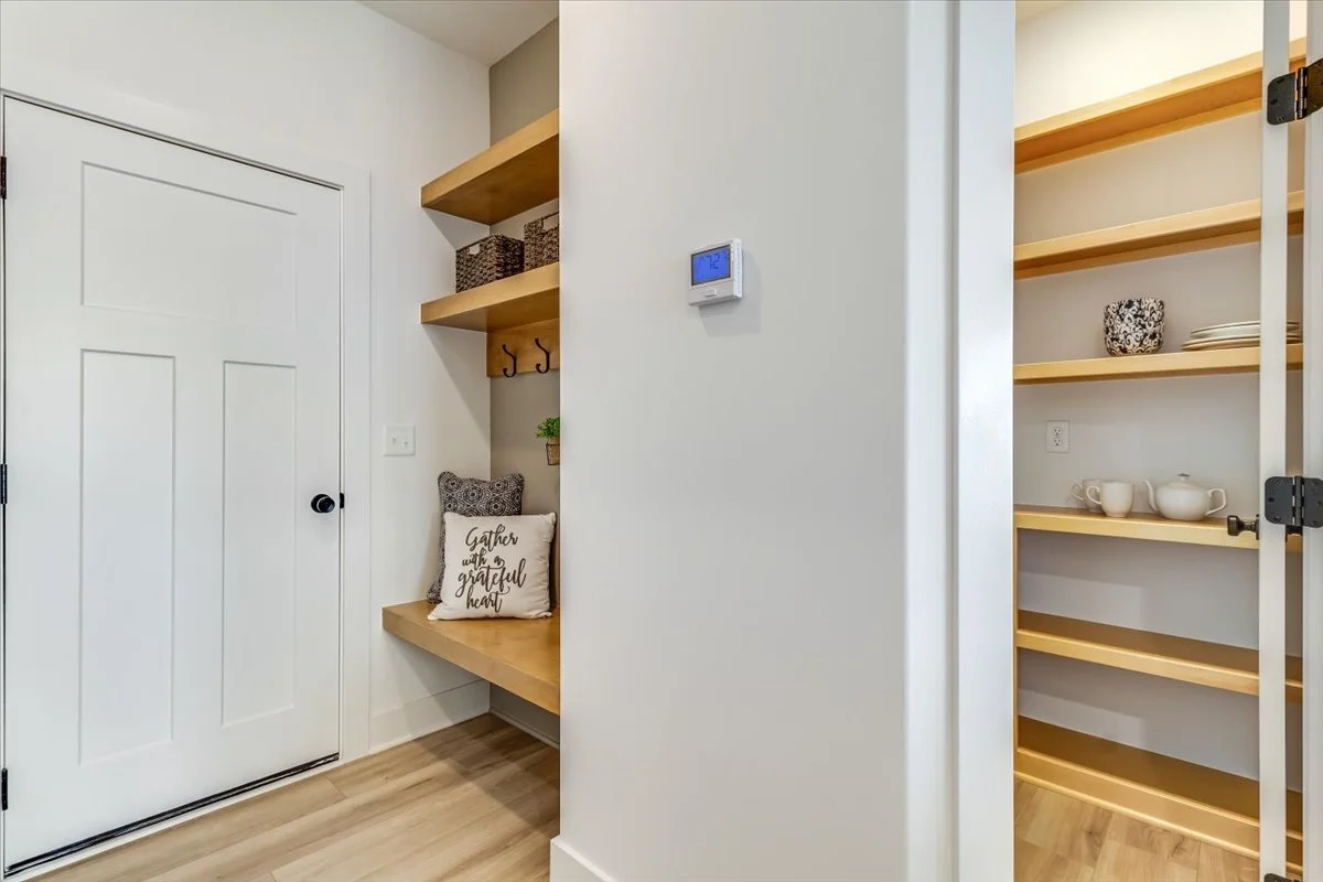 17-8988 E Bradford St-17.jpg
