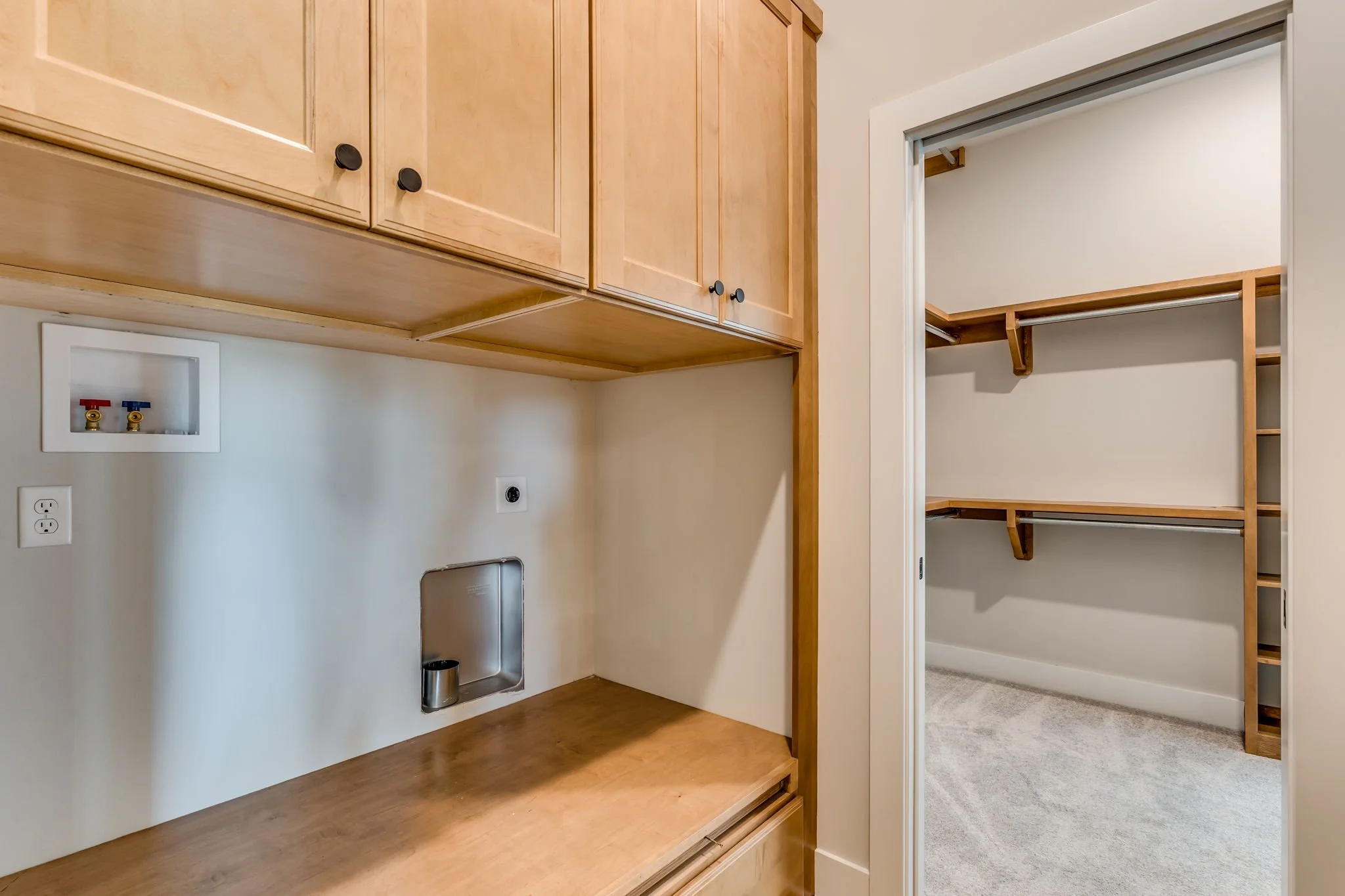 21-web-or-mls-176 S Wellcrest Ct-23.jpg