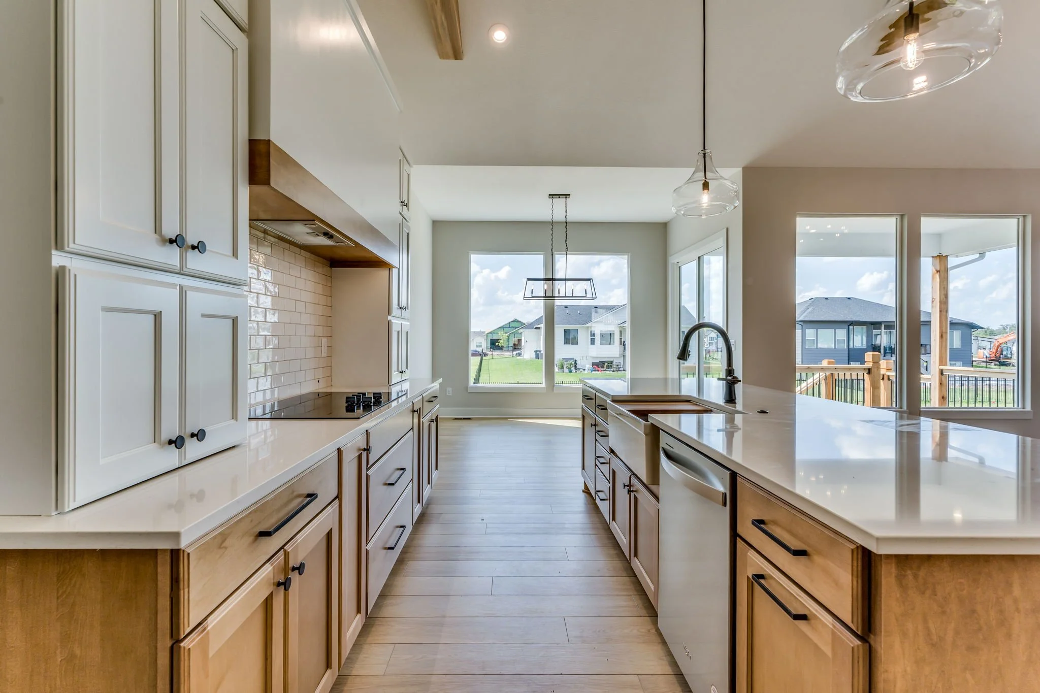 14-web-or-mls-176 S Wellcrest Ct-16.jpg