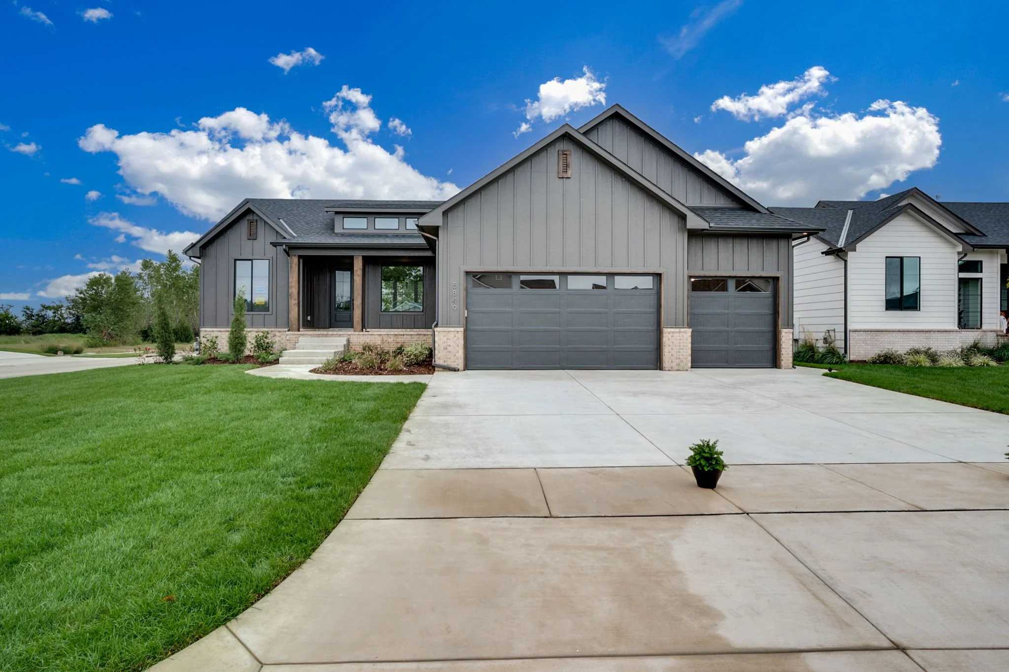 5849 N St Paul Ct-01.jpg