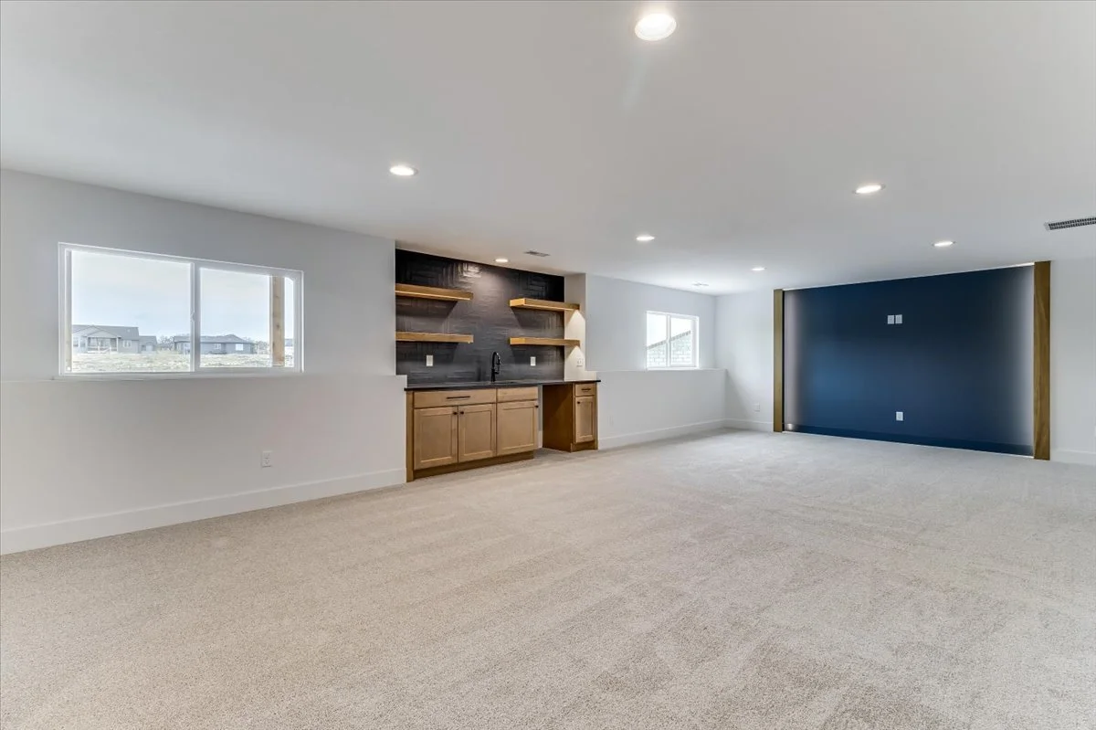 33-8988 E Bradford St-33.jpg