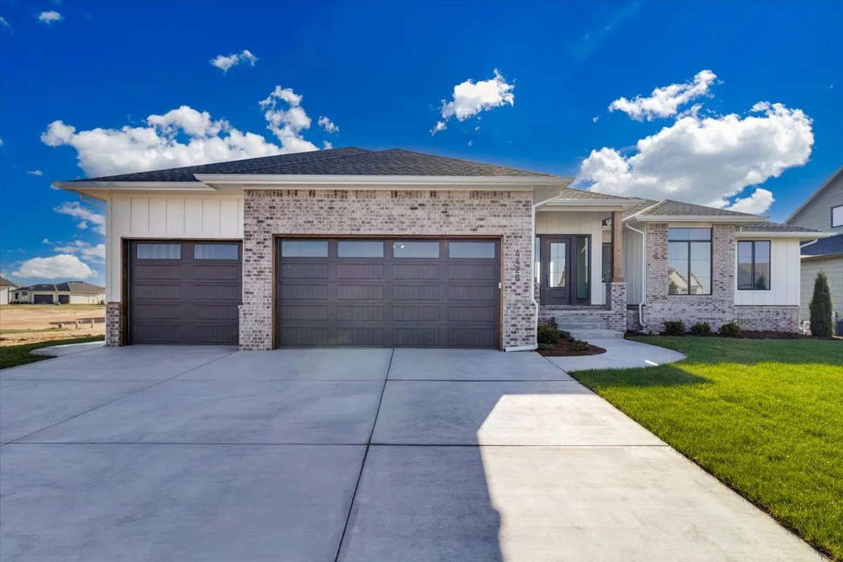 01-4428 N Bluestem St-01.jpg