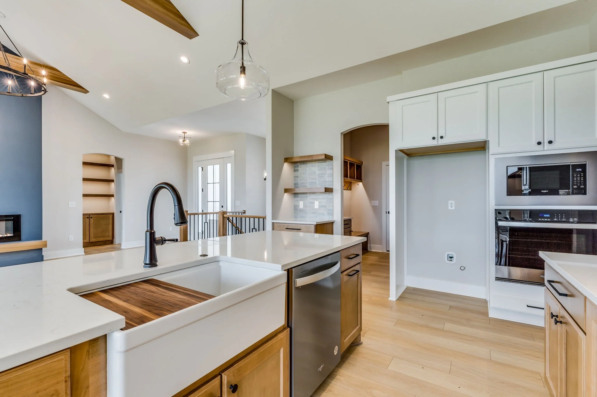 18-web-or-mls-176 S Wellcrest Ct-20.jpg