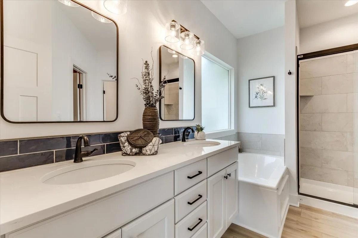 24-8988 E Bradford St-24.jpg