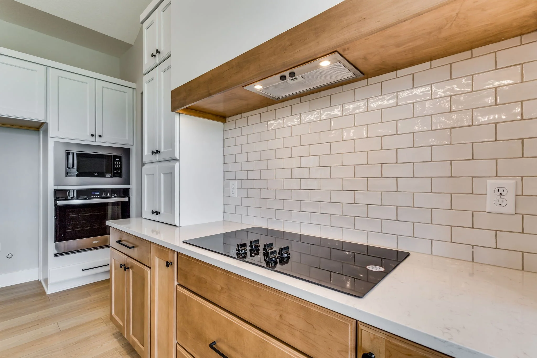 17-web-or-mls-176 S Wellcrest Ct-19.jpg