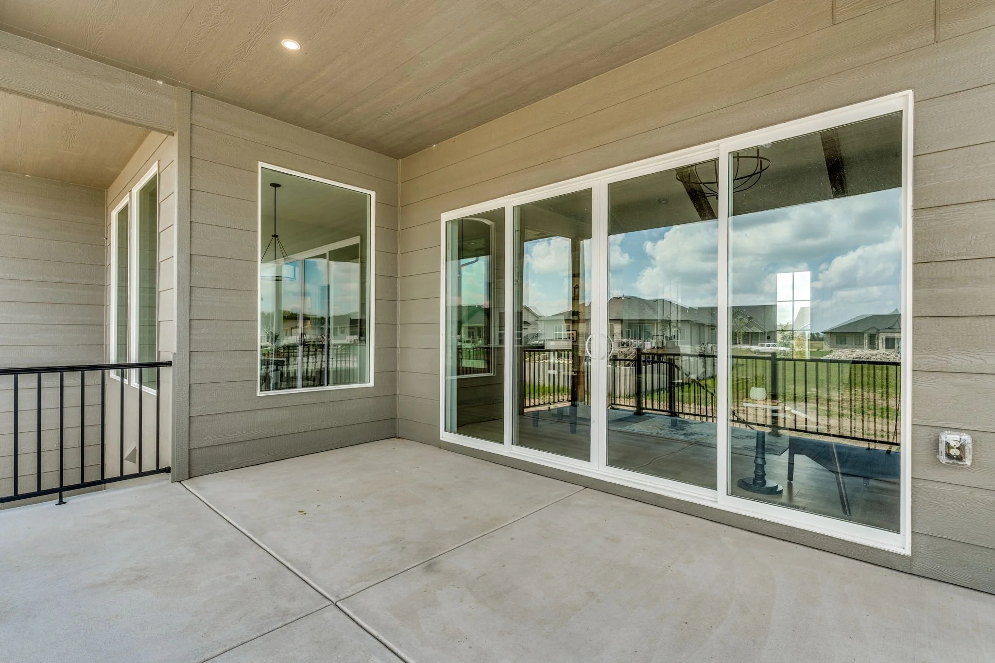 49-web-or-mls-210 S Wellcrest Ct-49.jpg