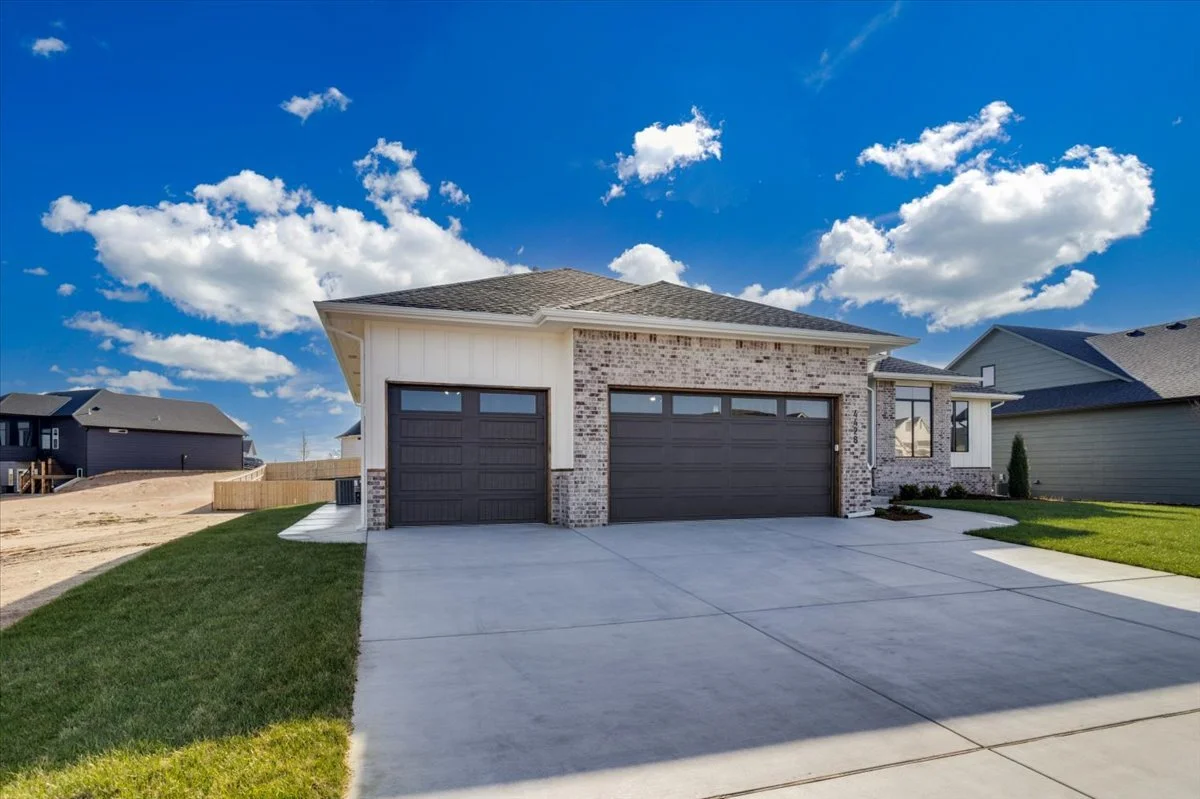 02-4428 N Bluestem St-02.jpg