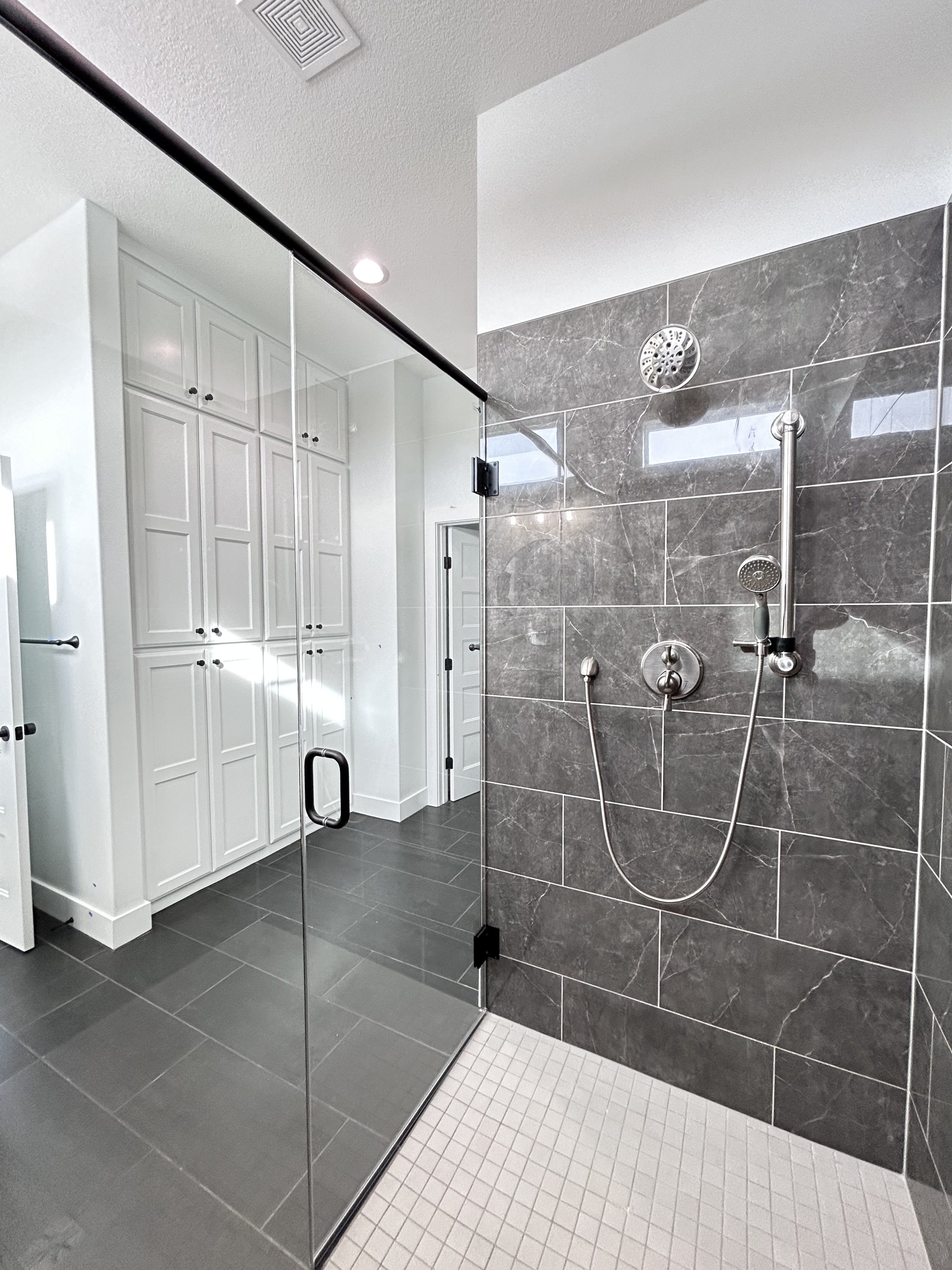 JoJo master bathroom