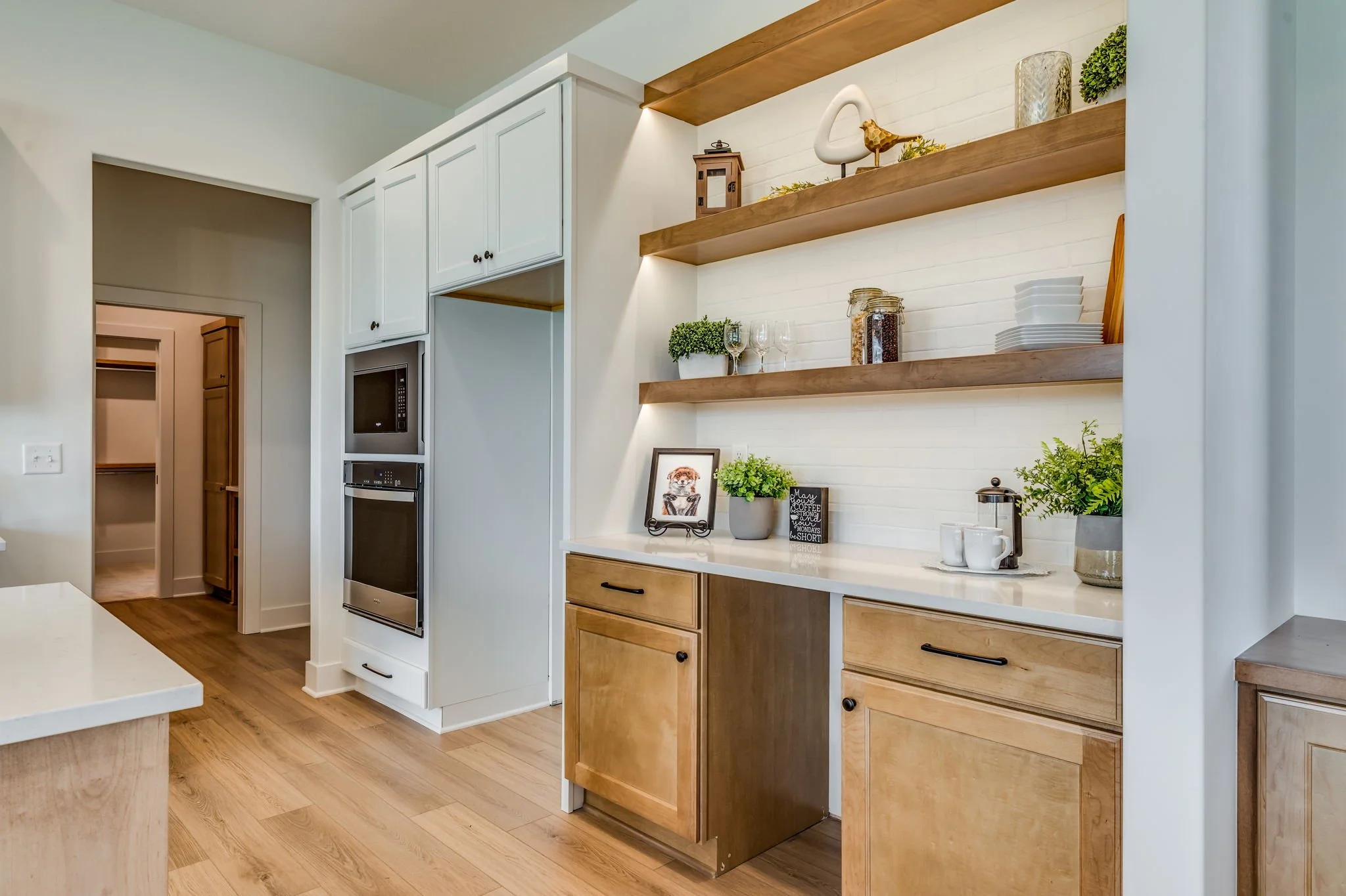 20-web-or-mls-210 S Wellcrest Ct-20.jpg