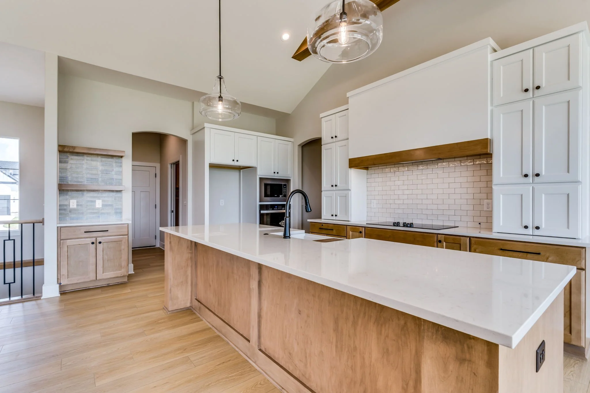 16-web-or-mls-176 S Wellcrest Ct-18.jpg