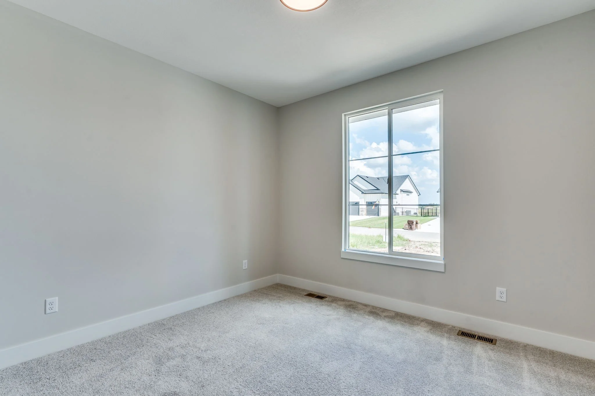 31-web-or-mls-176 S Wellcrest Ct-33.jpg