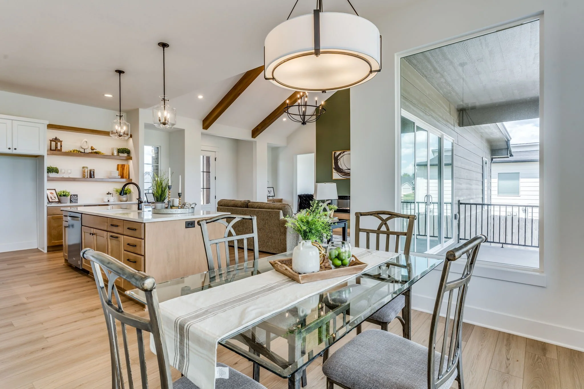 12-web-or-mls-210 S Wellcrest Ct-12.jpg