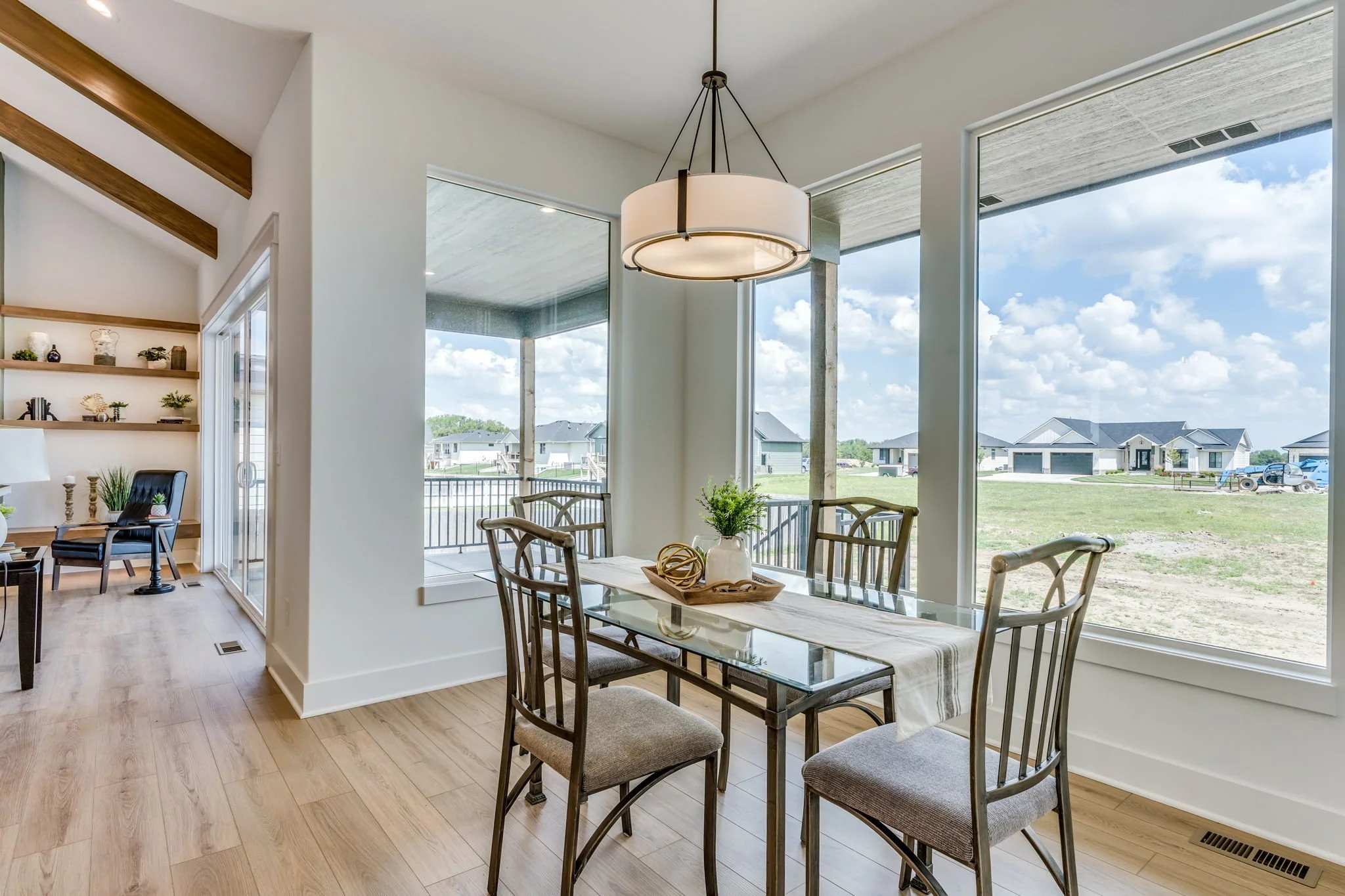 13-web-or-mls-210 S Wellcrest Ct-13.jpg