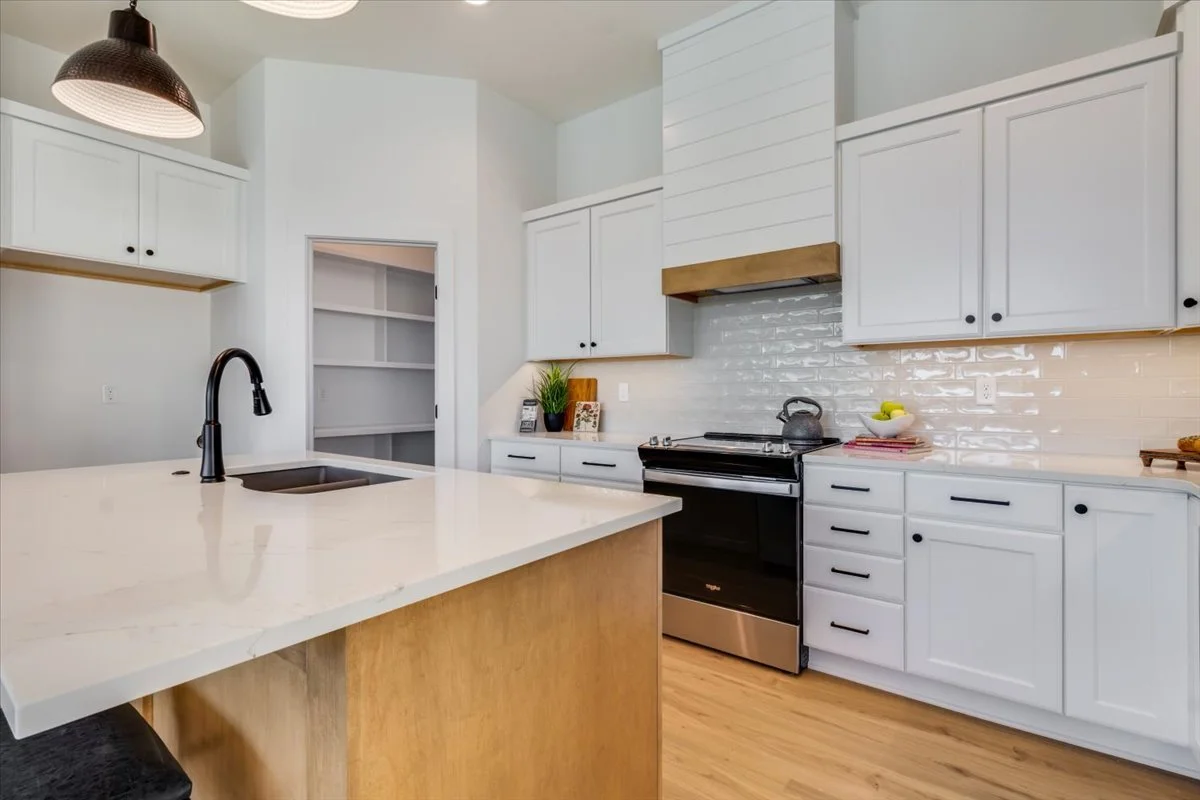 09-4710 N Saker Cir-10.jpg