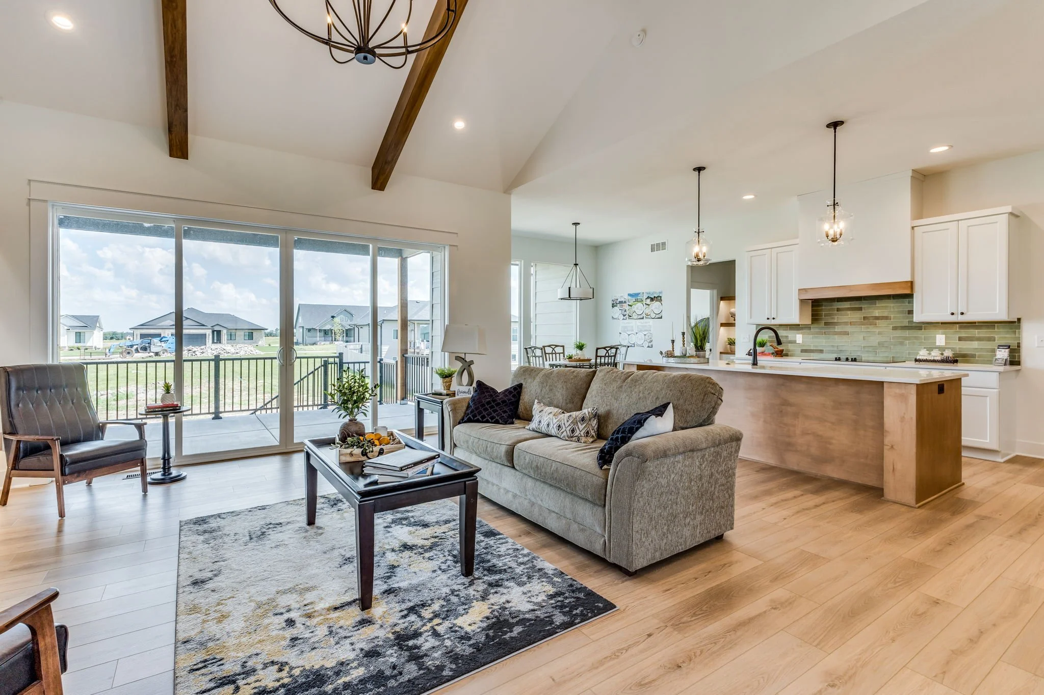 5-web-or-mls-210 S Wellcrest Ct-05.jpg