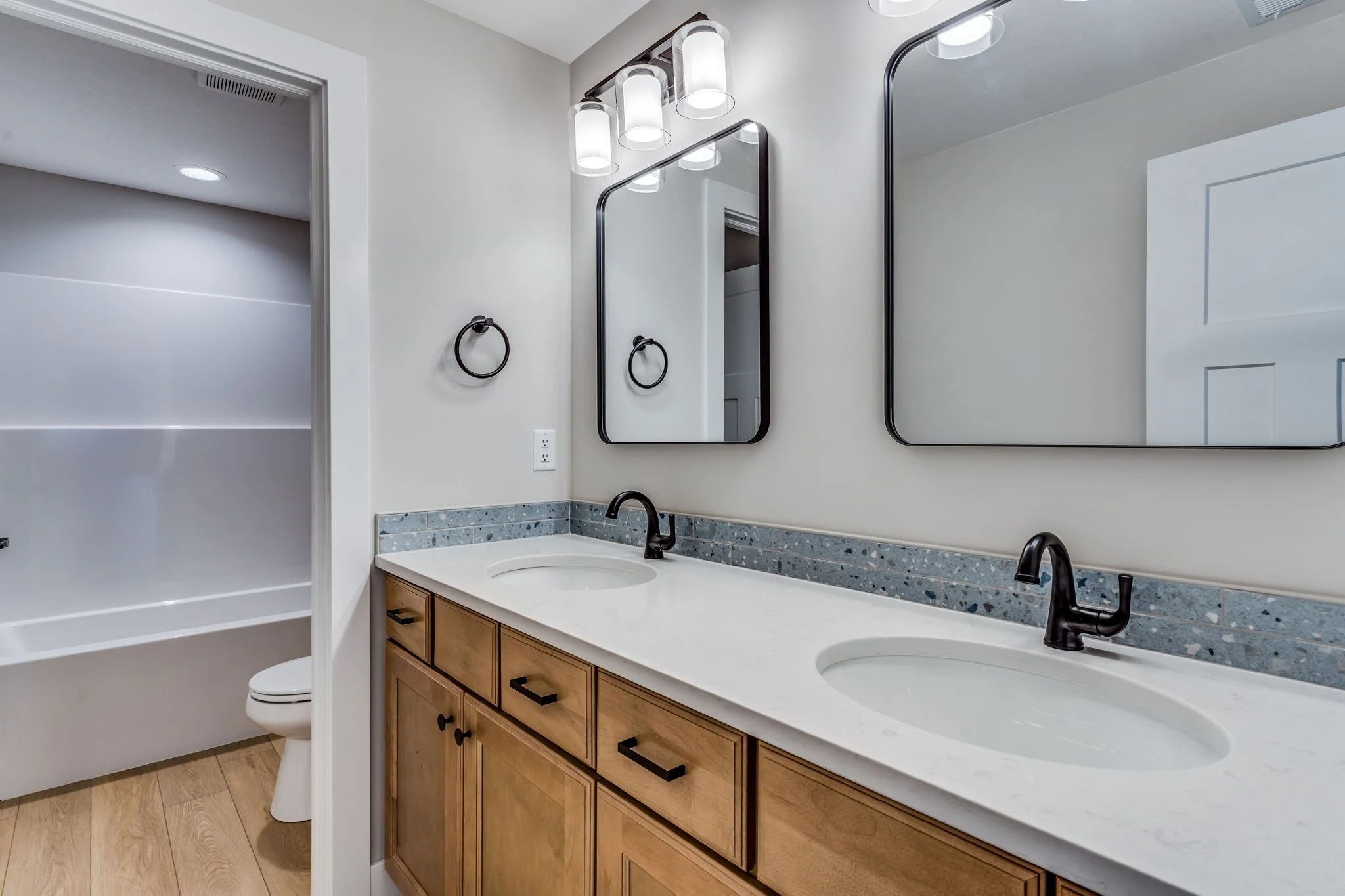 41-web-or-mls-176 S Wellcrest Ct-43.jpg