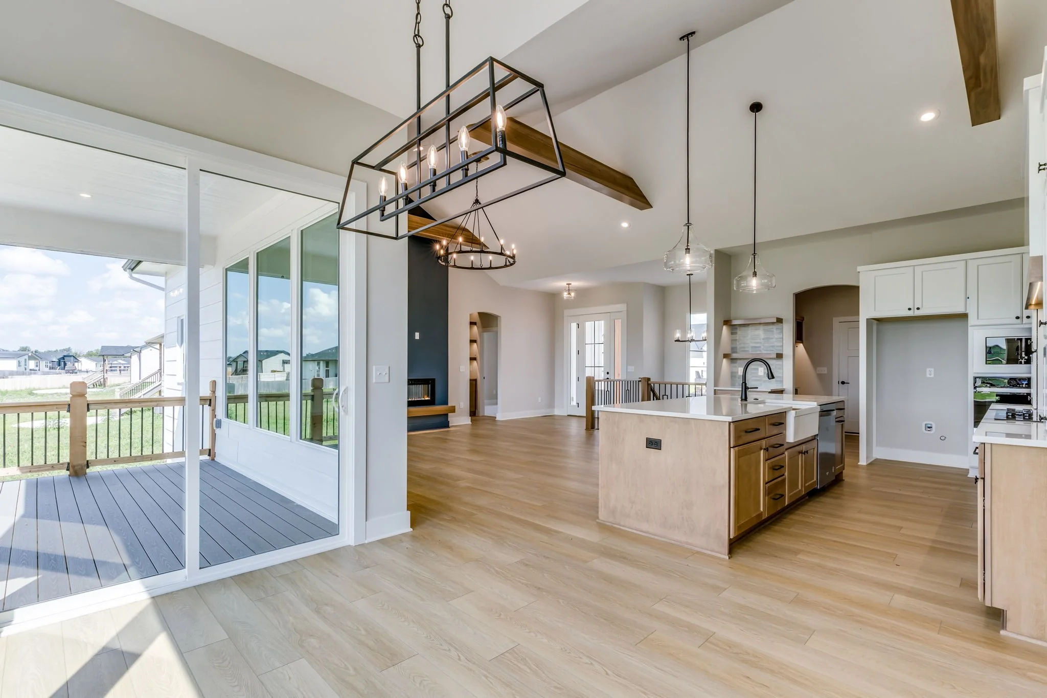 11-web-or-mls-176 S Wellcrest Ct-13.jpg