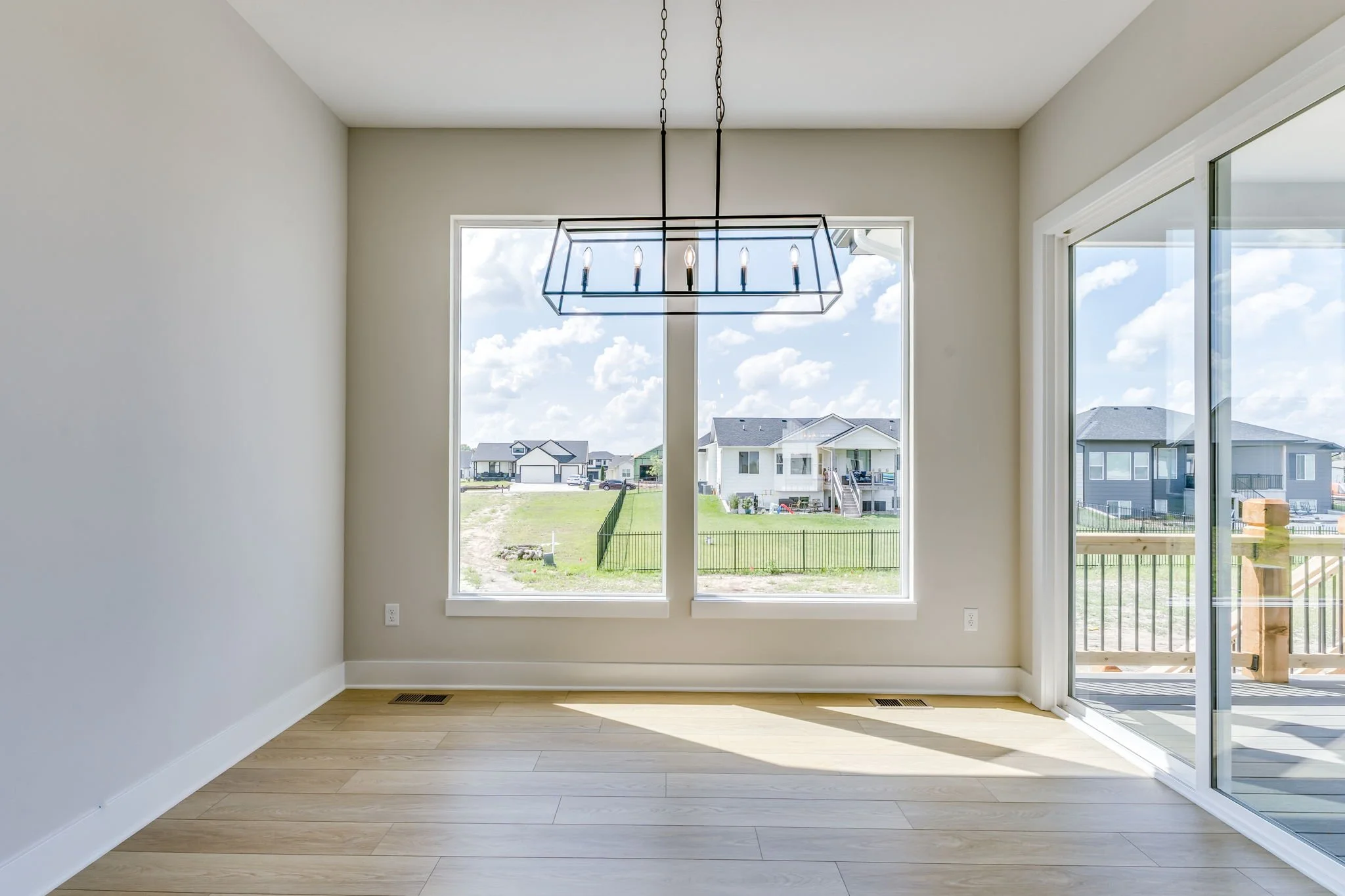 9-web-or-mls-176 S Wellcrest Ct-11.jpg
