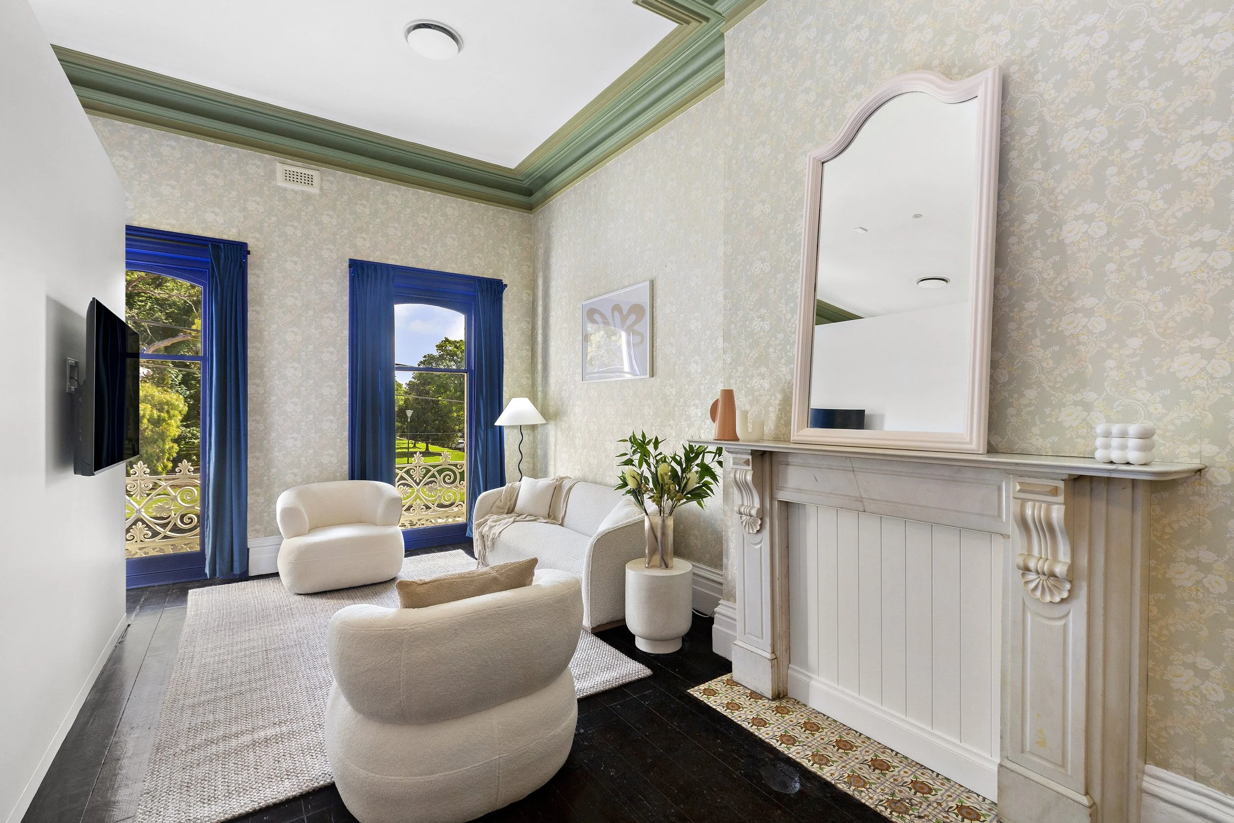 9-Living Room.jpg