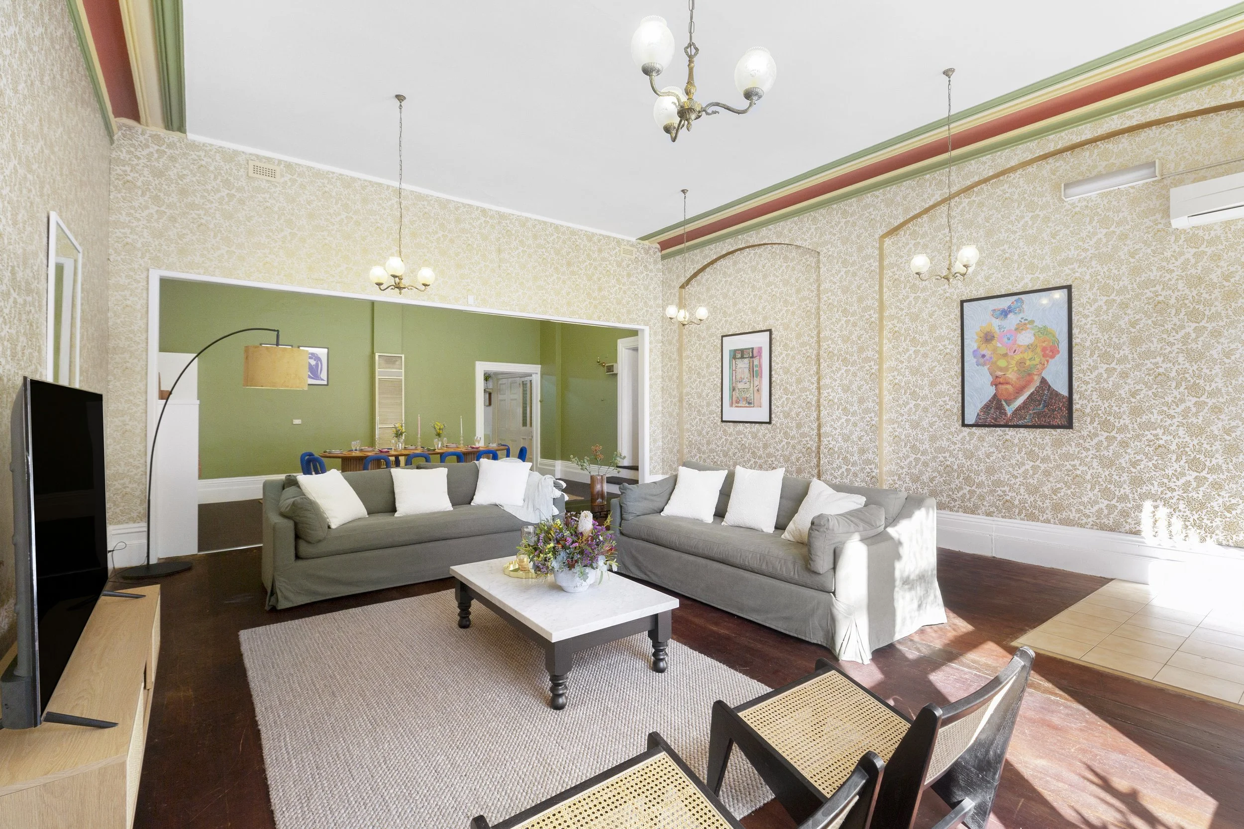 21-Living Room.jpg
