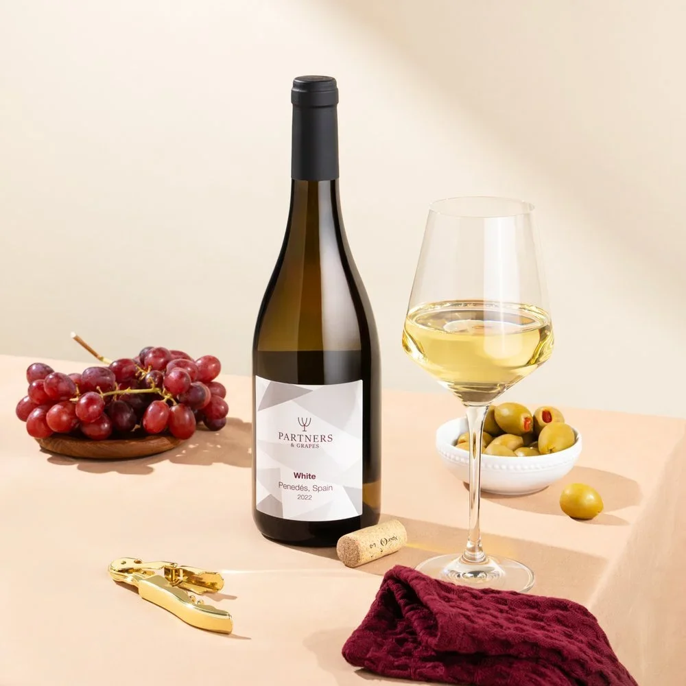 Photography Partners & Grapes. The Apricots Media. Social Media Agency for CPG, DTC and Hospitality brands.