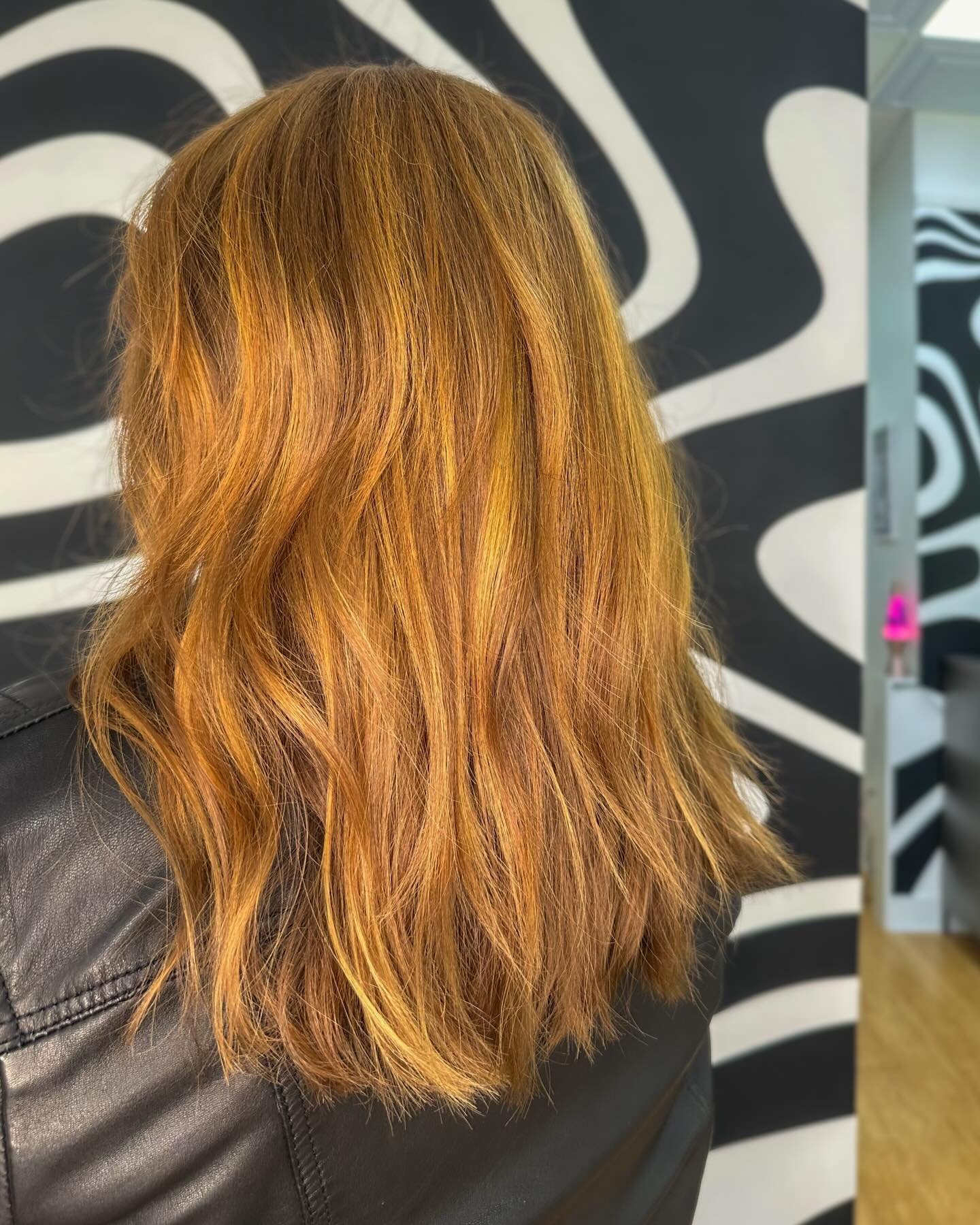 11 months later: a continuation of my most-viewed reel ever (pinned on my profile! 📌) now almost 6&rdquo; longer, we reshaped it and brightened it up with some golden copper foilyage that will fade out blonde 👩🏻&zwj;🦰💛 #copperhair #redhair