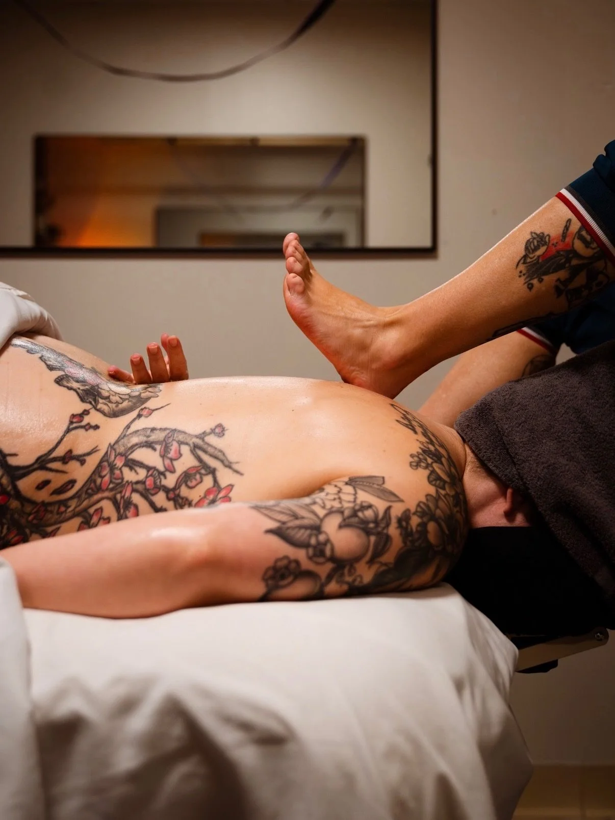 Have you tried Ashiatsu Massage before? 👣✨

Think deep pressure, long flowing movements, and that where has this been all my life? kind of relaxation.

A little unexpected. Very luxurious. And possibly your new favorite massage

#SavannahMassage #Sa