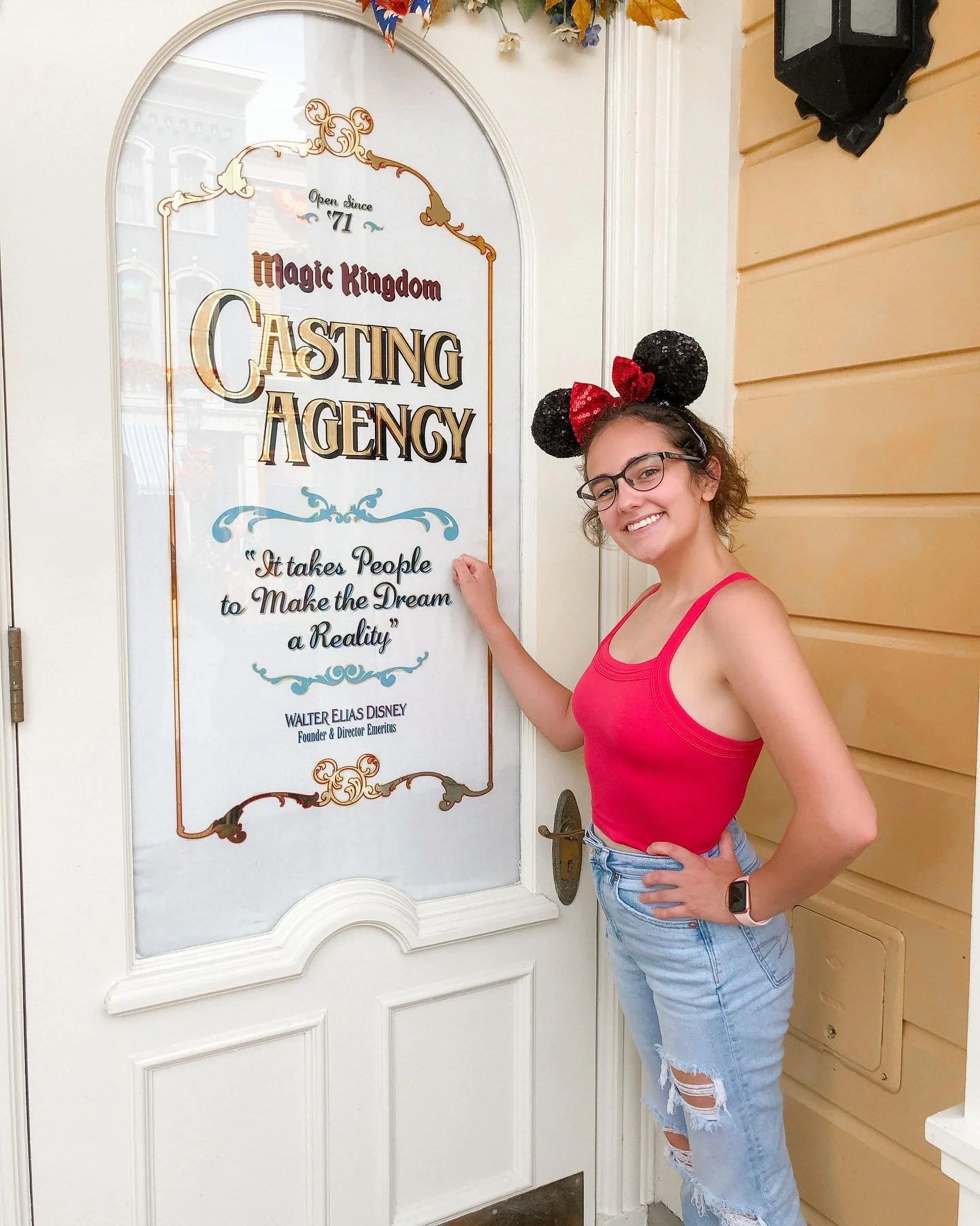 knocked and mr. m mouse answered again!
too excited to be moving back to orlando again after graduating in december! see ya real soon ✨🎠
