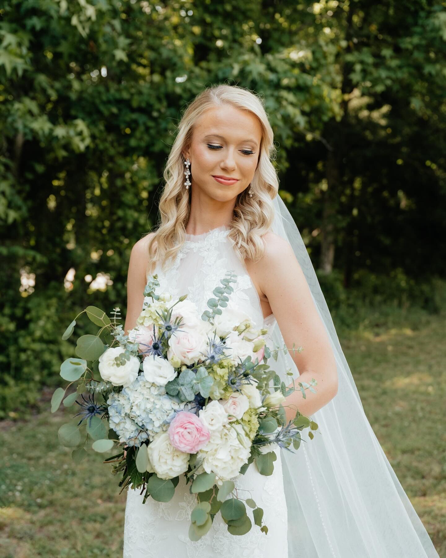 Today is a warm sunny day in Arkansas and it&rsquo;s making me desperately miss wedding season! I would do anything for a pretty, summer, wedding day right now, so here&rsquo;s some bridal photos to remind me of the good days!