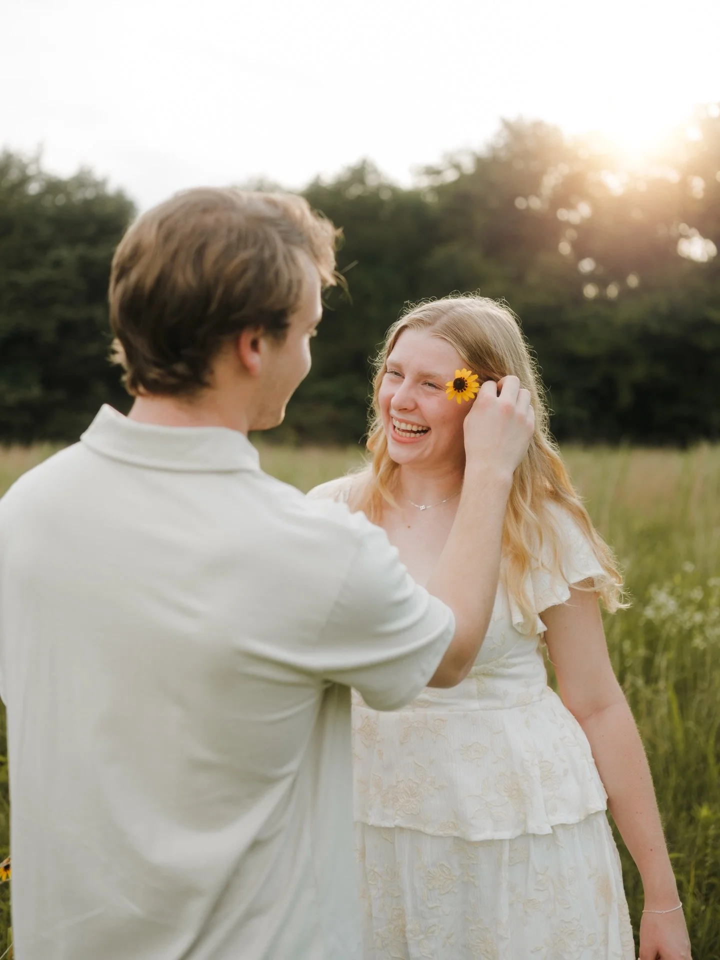 Using the snow days to catch up on some summer sessions🌼🌞 Helen &amp; Mason&rsquo;s engagement session was on the most perfect summer day and I&rsquo;m missing all the sunshine and heat right about now💍✨